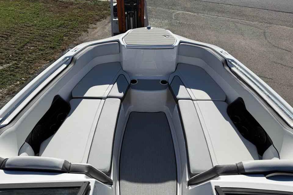 2026 Yamaha Boats AR250 interior with spacious seating and modern design.