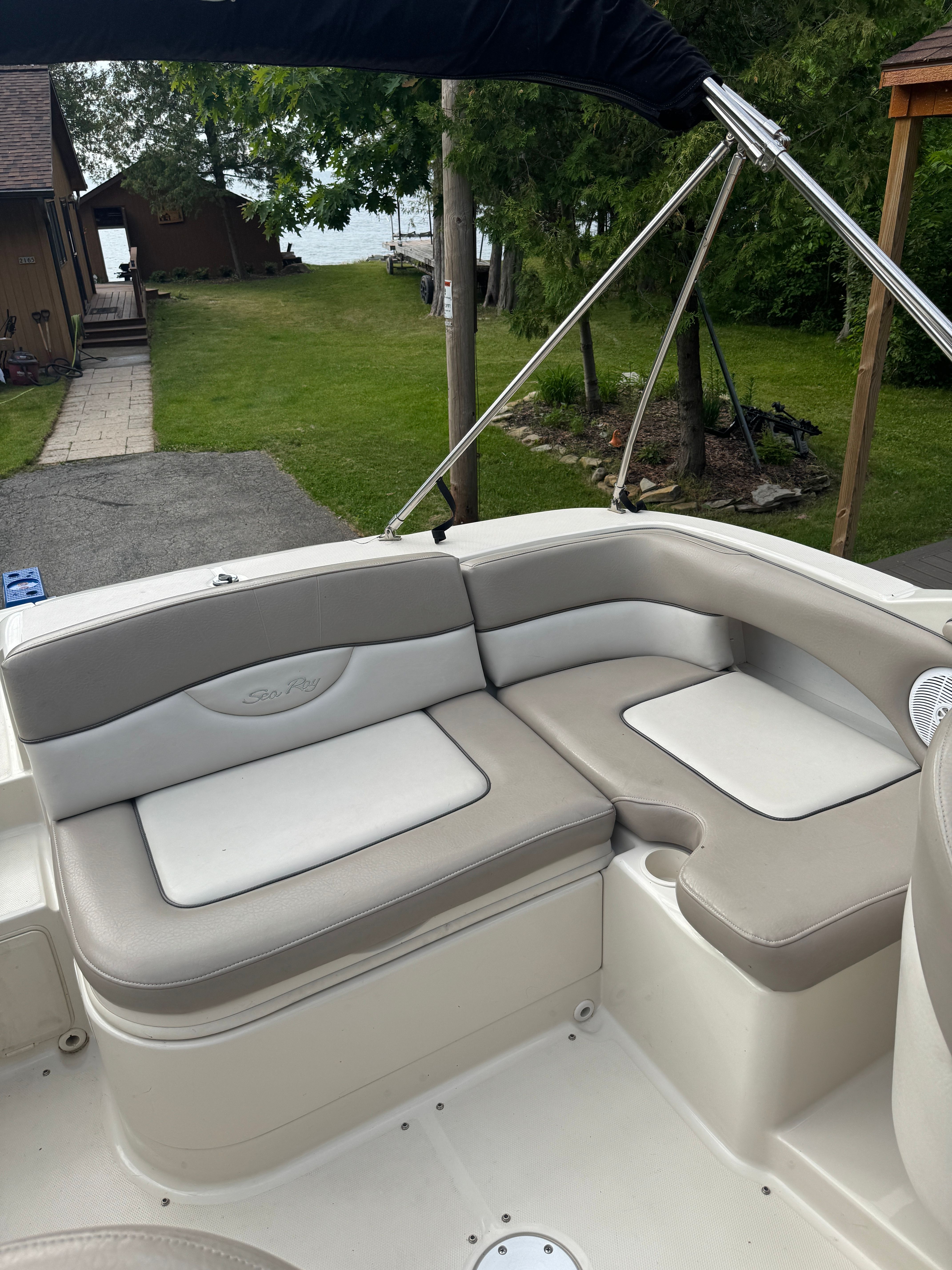 2002 Sea Ray 220 Sundeck - 38