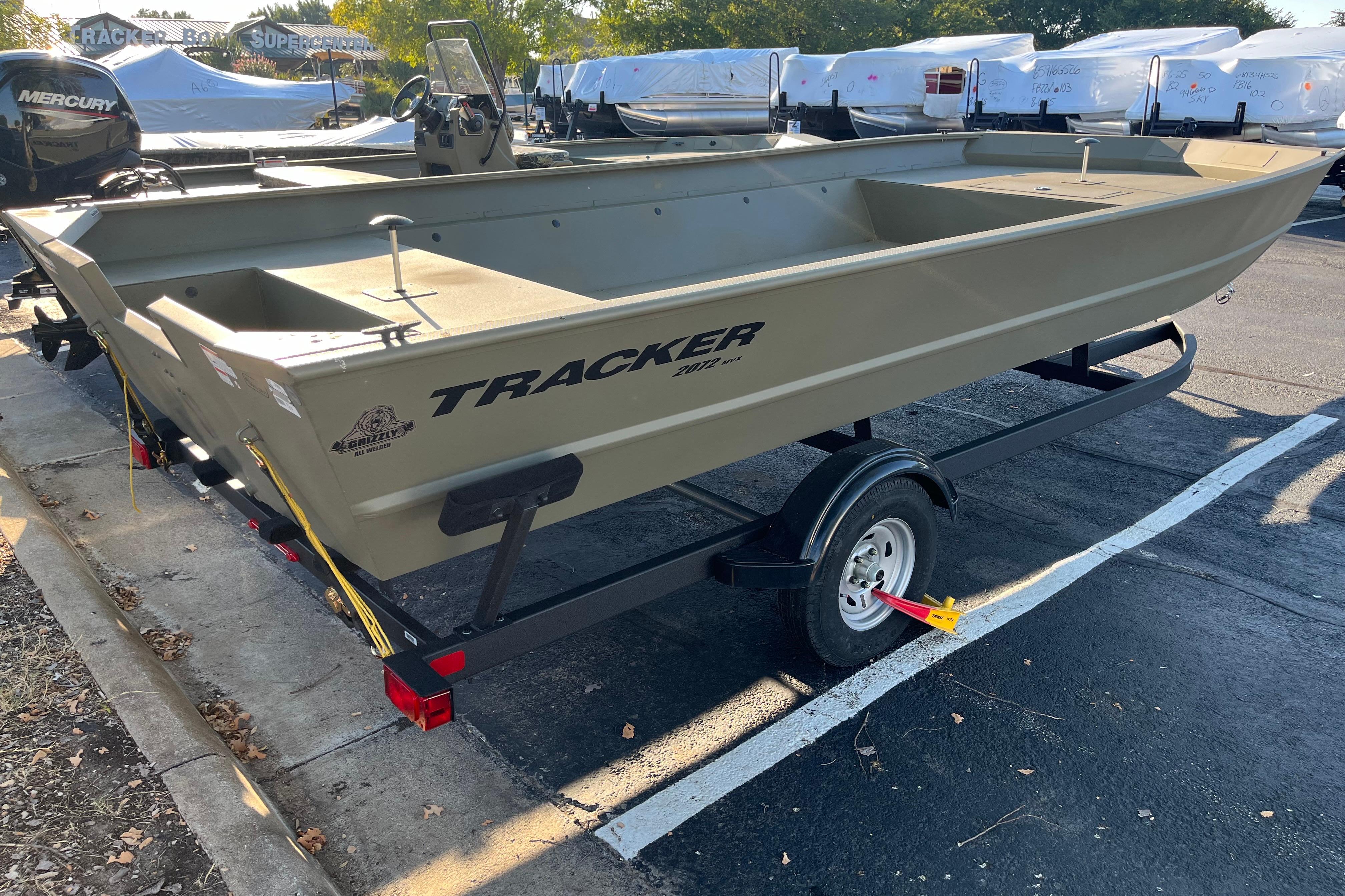 2026 Tracker Grizzly 2072 Utility