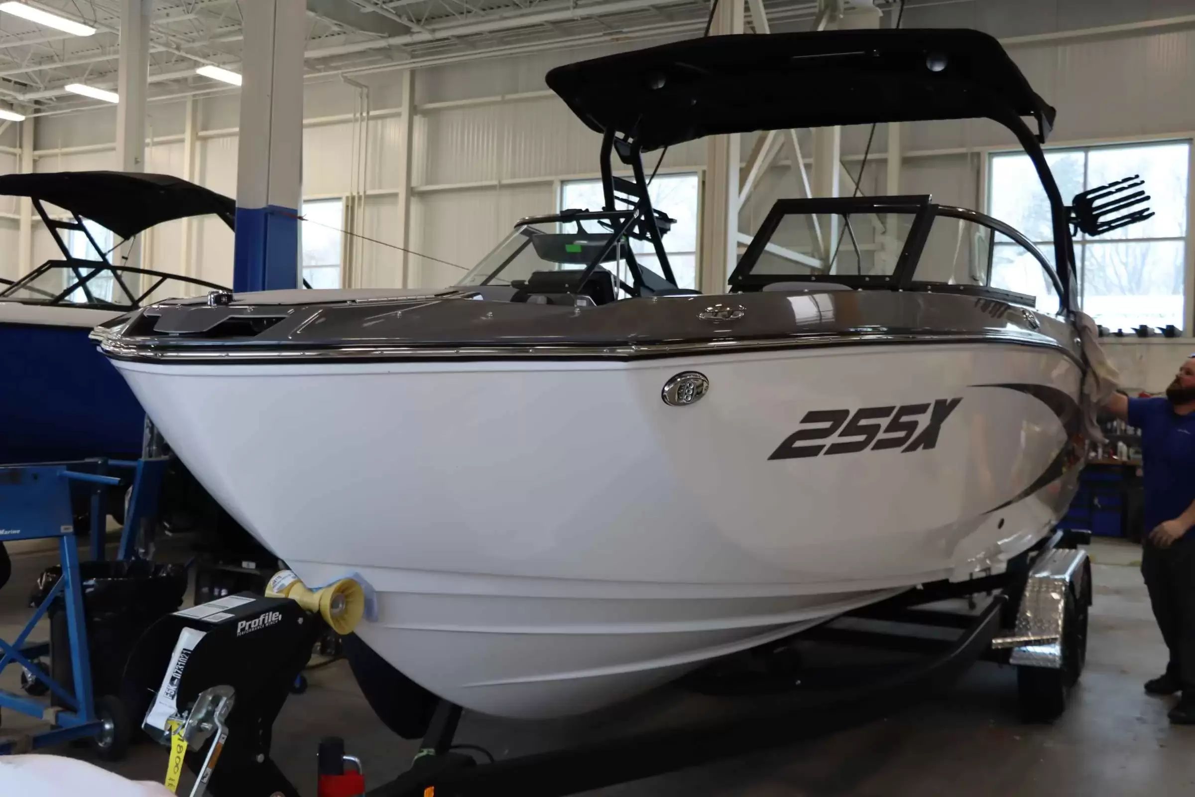 2025 Yamaha Boats 255XE - 3