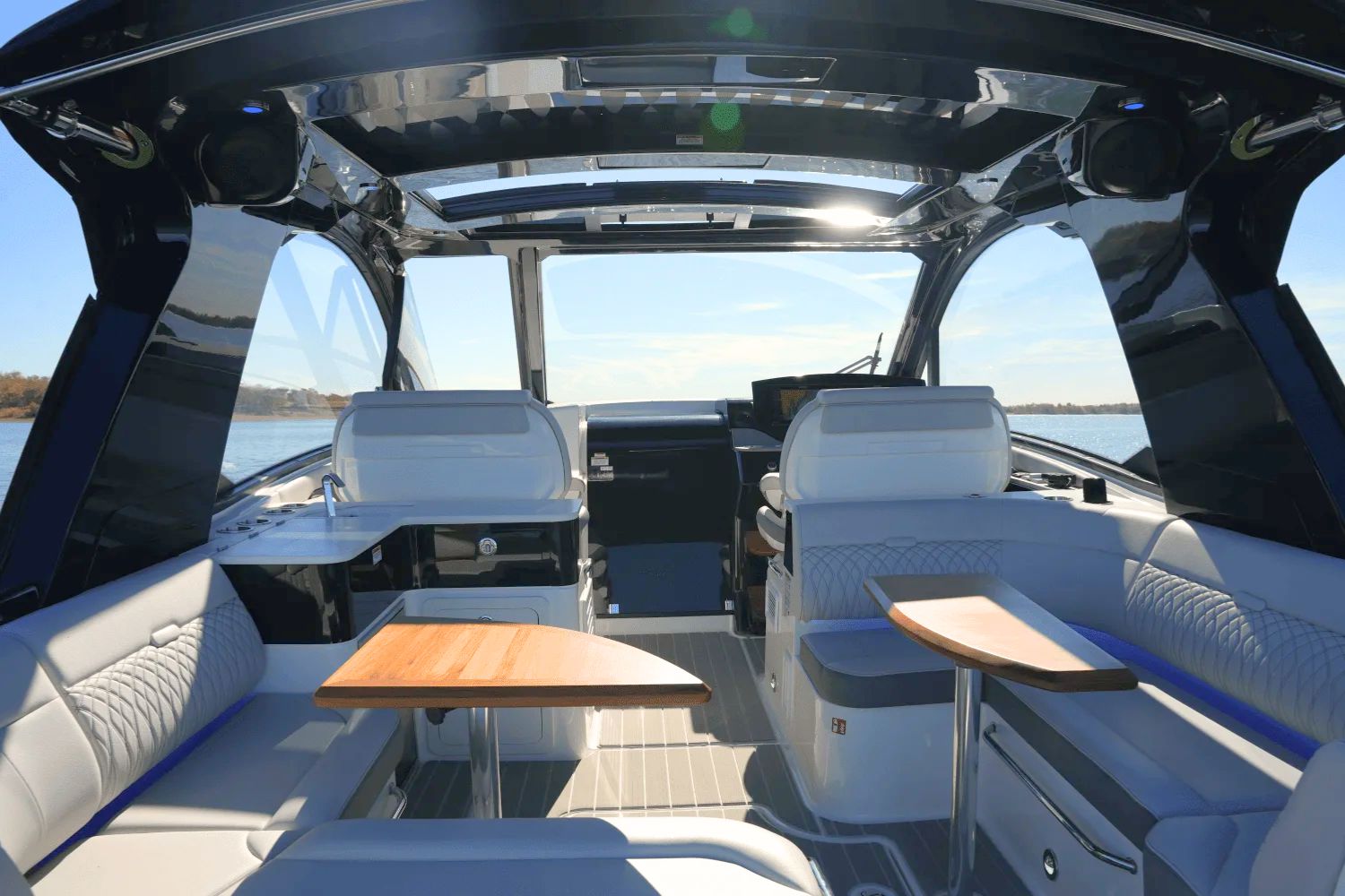 2025 Sea Ray Sundancer 370 - 16