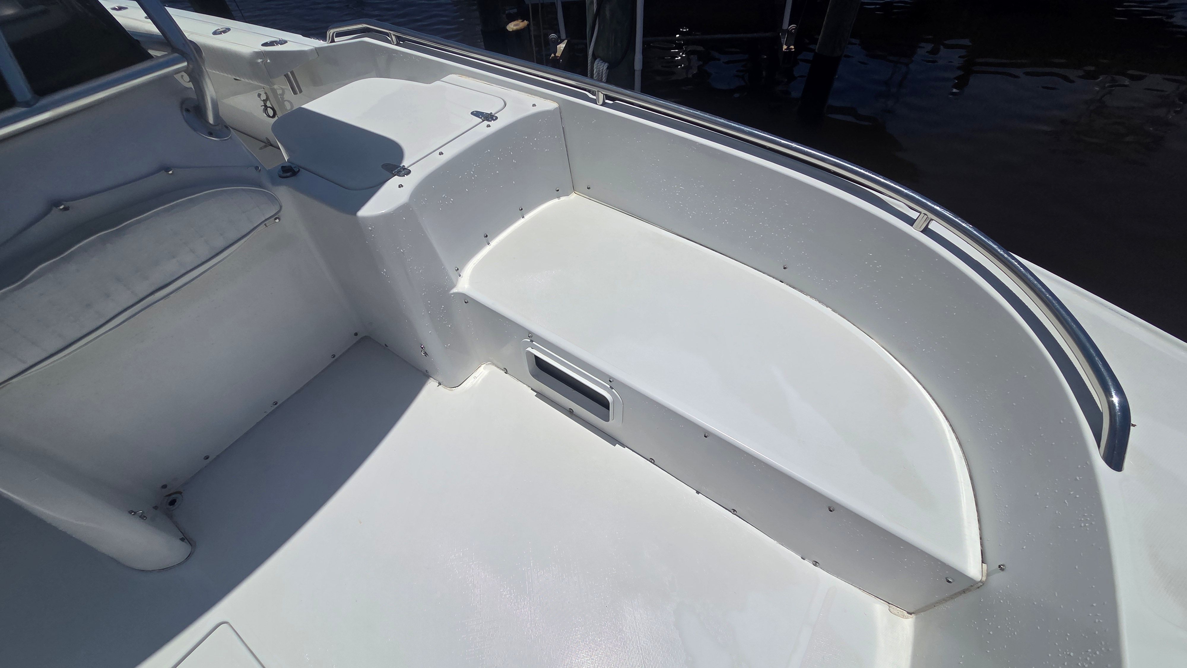 The image shows the deck of a 2001 Glacier Bay Canyon Runner 2260 boat.