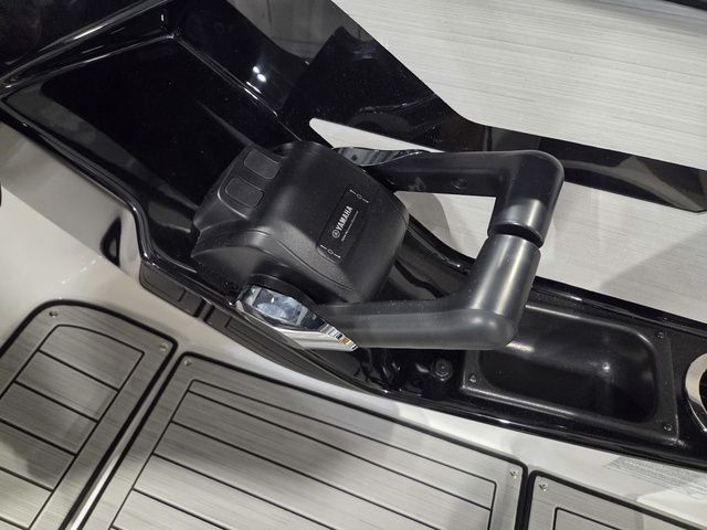 2026 Yamaha Boats 222S - 21