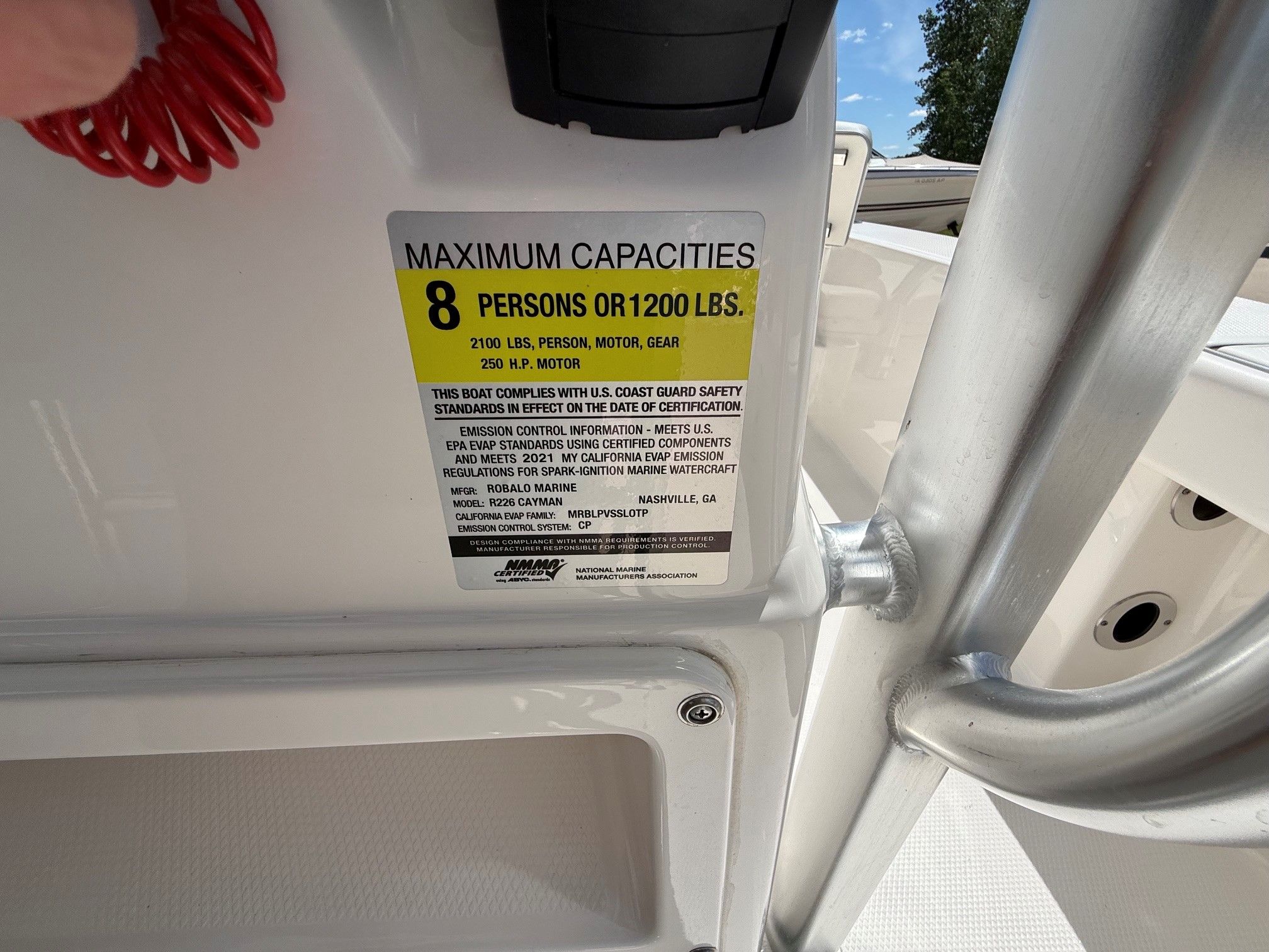 Capacity label for Robalo 226 Cayman boat, 2021 model.