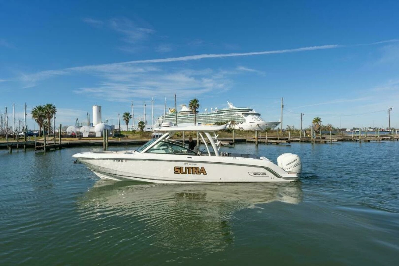 2017 Boston Whaler 320 Vantage - Image 21