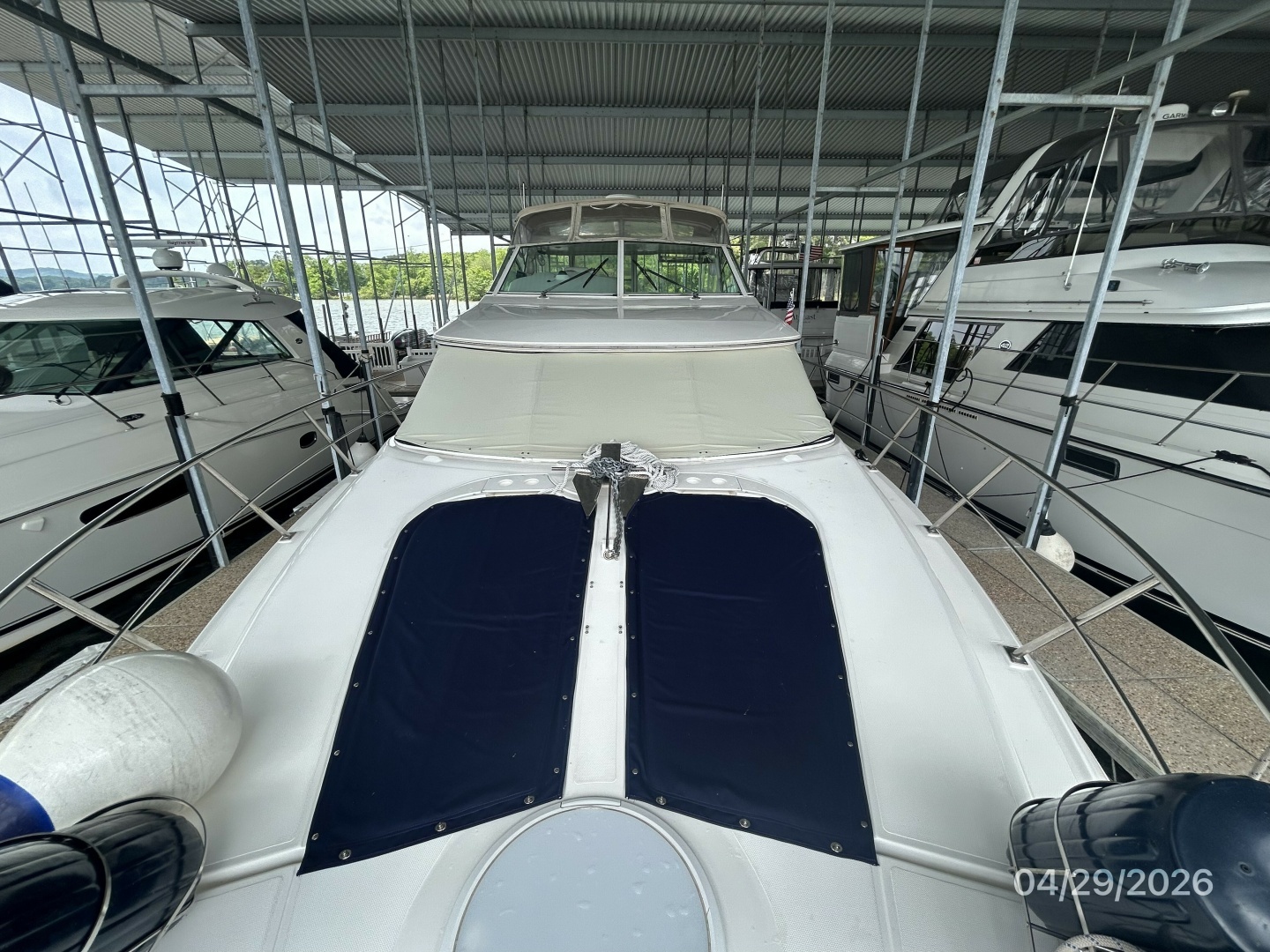 2000 Cruisers Yachts 4450 - Image 9