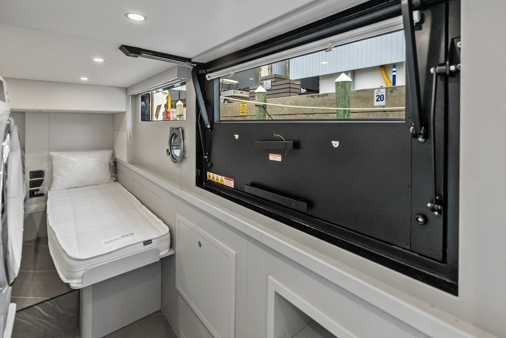 2026 Absolute 62 Navetta - Image 38