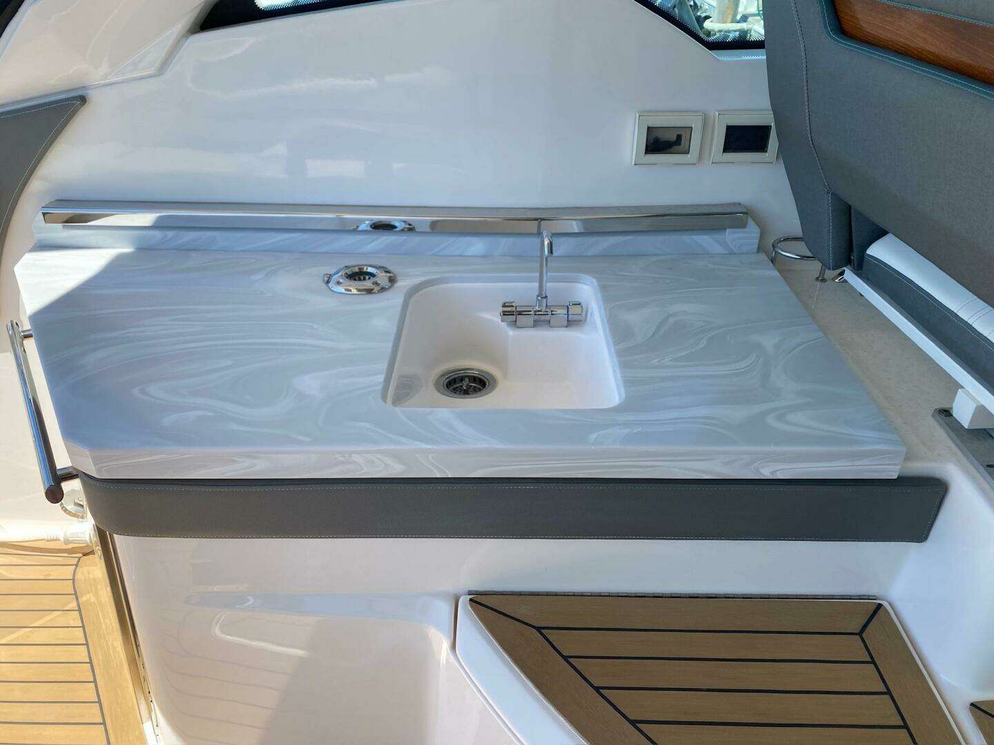 2019 Tiara Yachts 34LX - Image 54