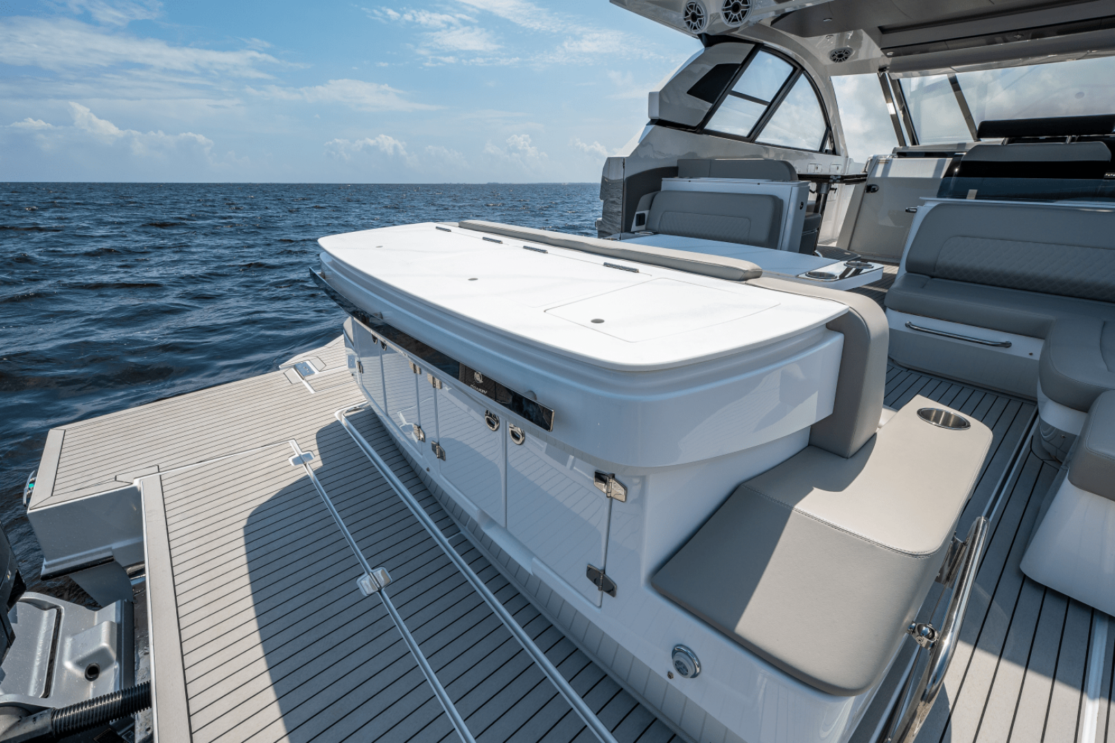 2025 Cruisers Yachts 50 GLS - Image 23