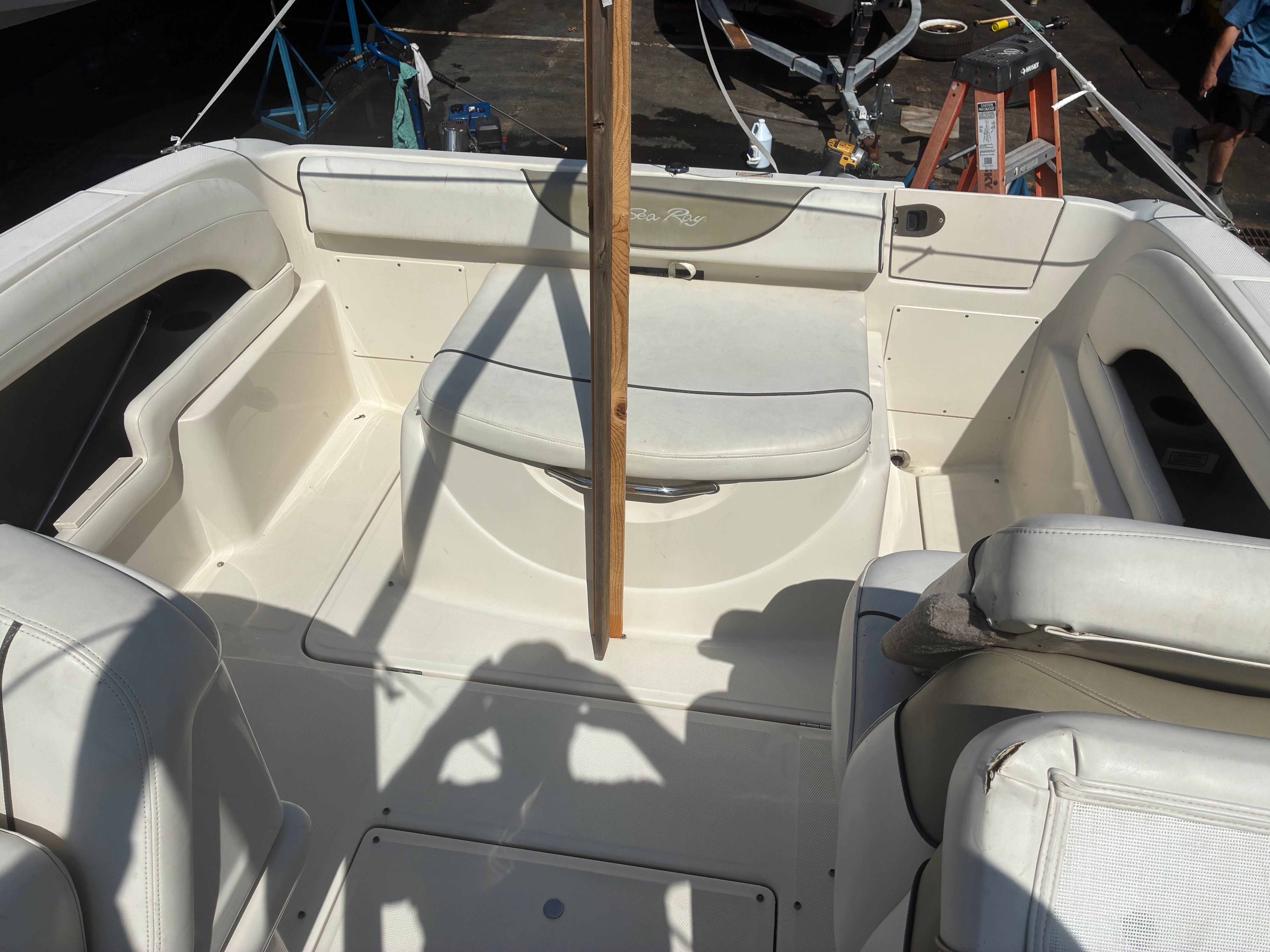 2006 Sea Ray 215 Weekender - 9