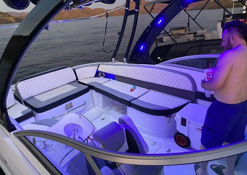 2016 Cruisers Sport Series 29SS boat with illuminated interior.