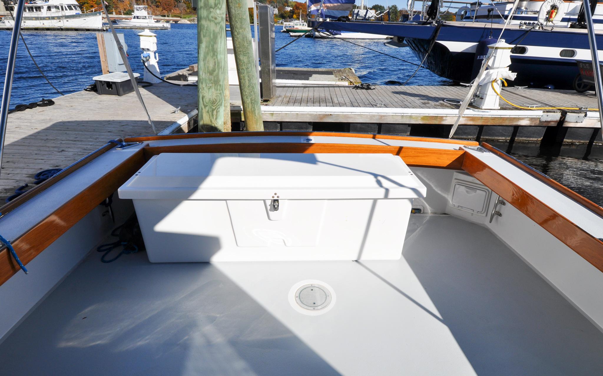 Wilbur 34 - Kingfisher - Cockpit - Dock Box