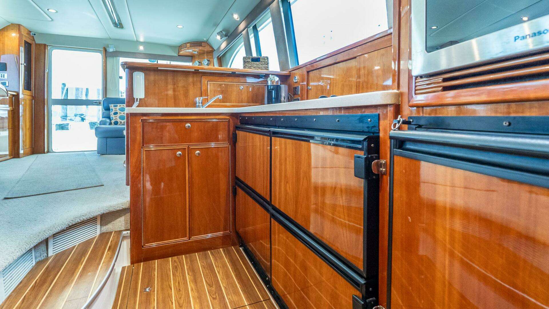 2005 Riviera 51 Flybridge - Image 44