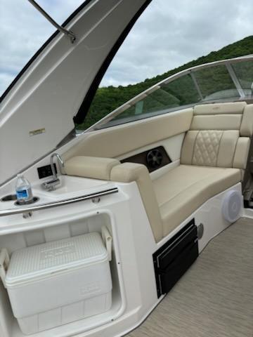 2018 Regal 28 Express - 21