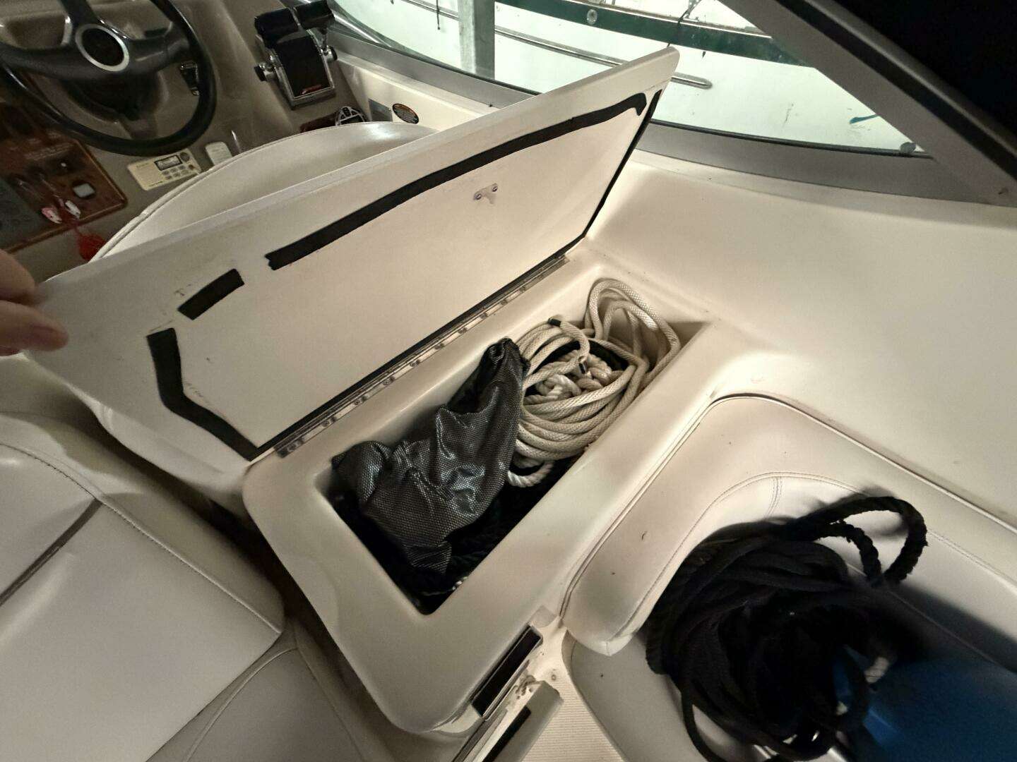 2001 Maxum 3300 SCR - Image 28