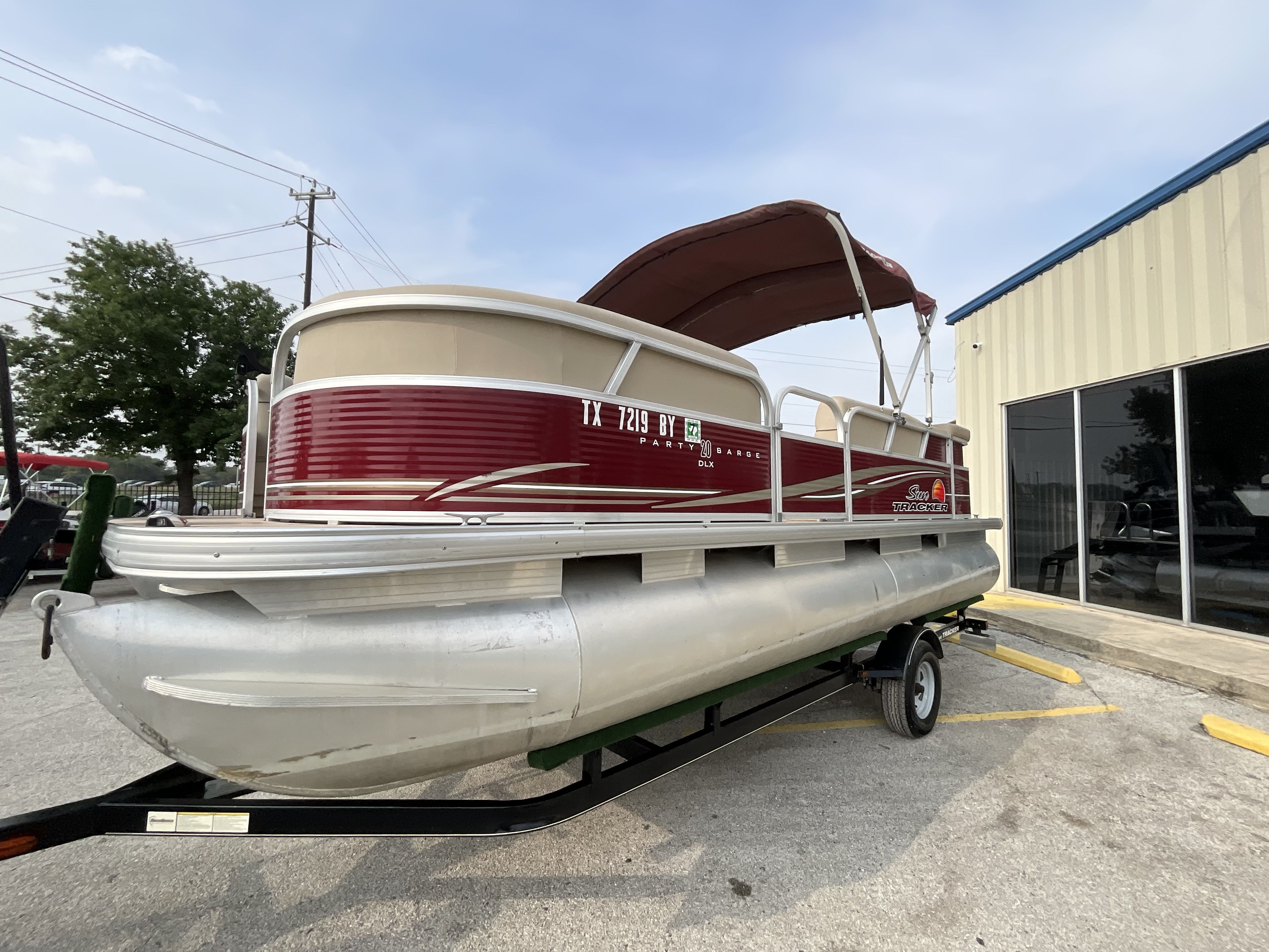 2018 Tracker Party Barge
