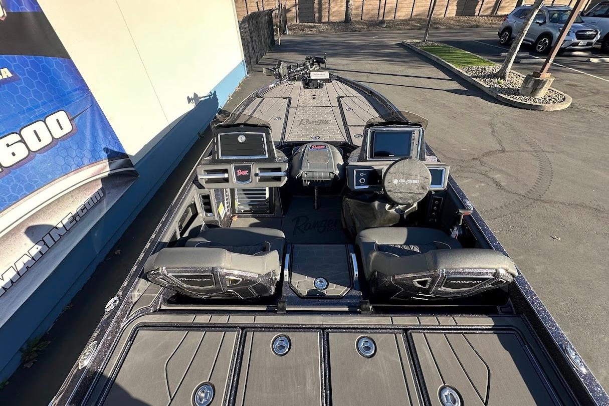 2026 Ranger Z521R Garmin Cup-Equipped boat interior with advanced navigation systems.