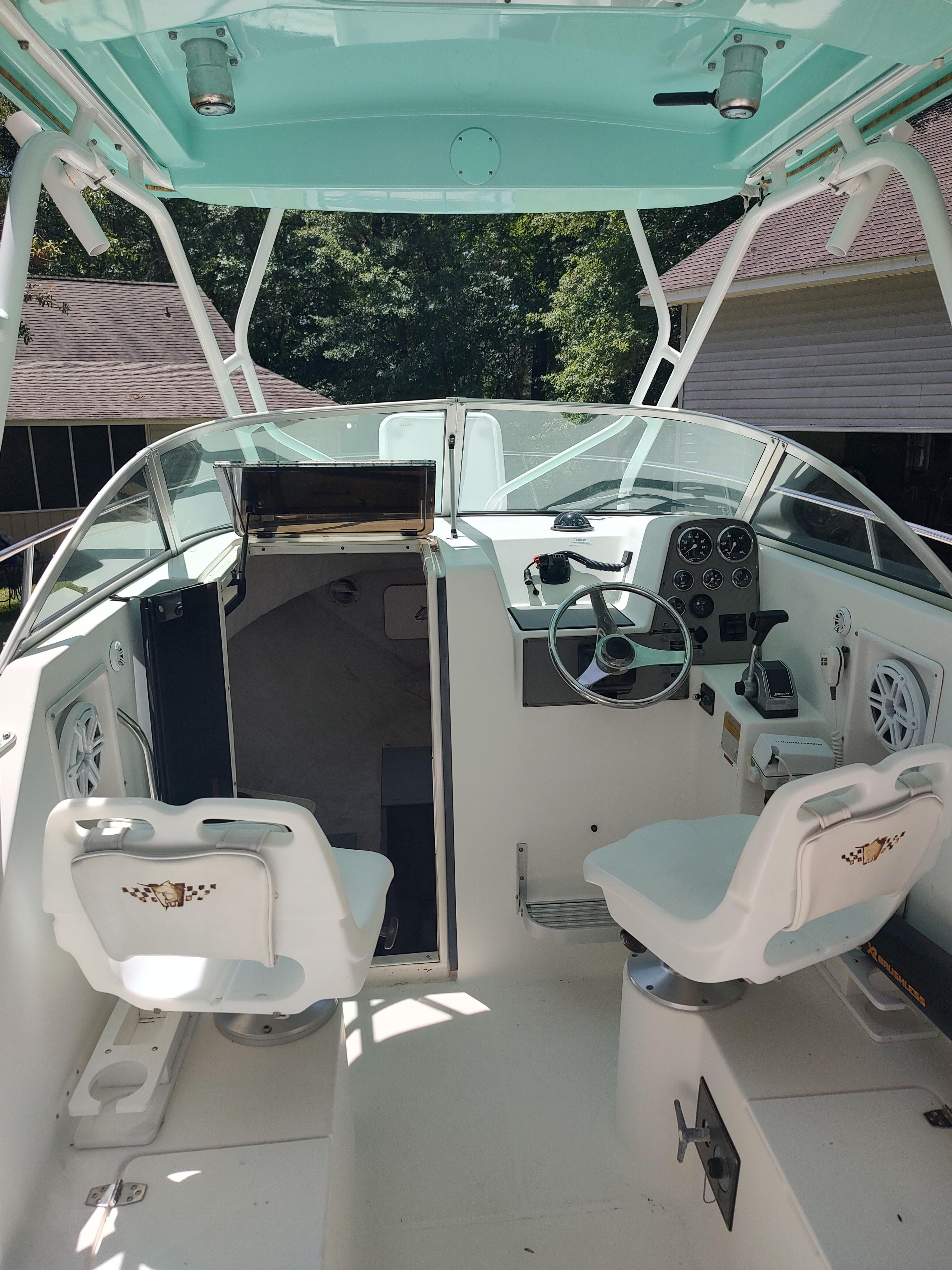 2001 Wellcraft 24 Walkaround - 13