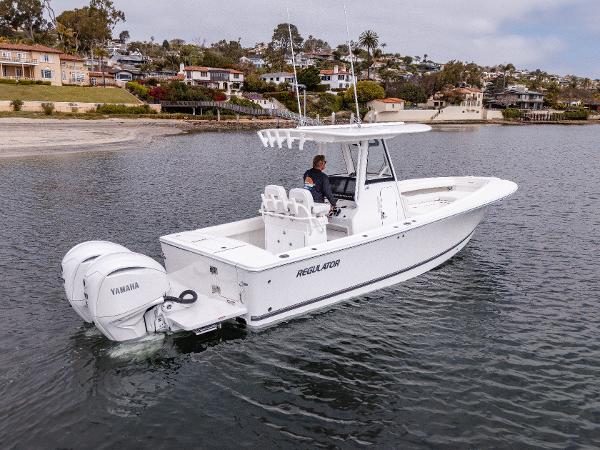 2025 Regulator 28 boat on calm water with Yamaha engines.