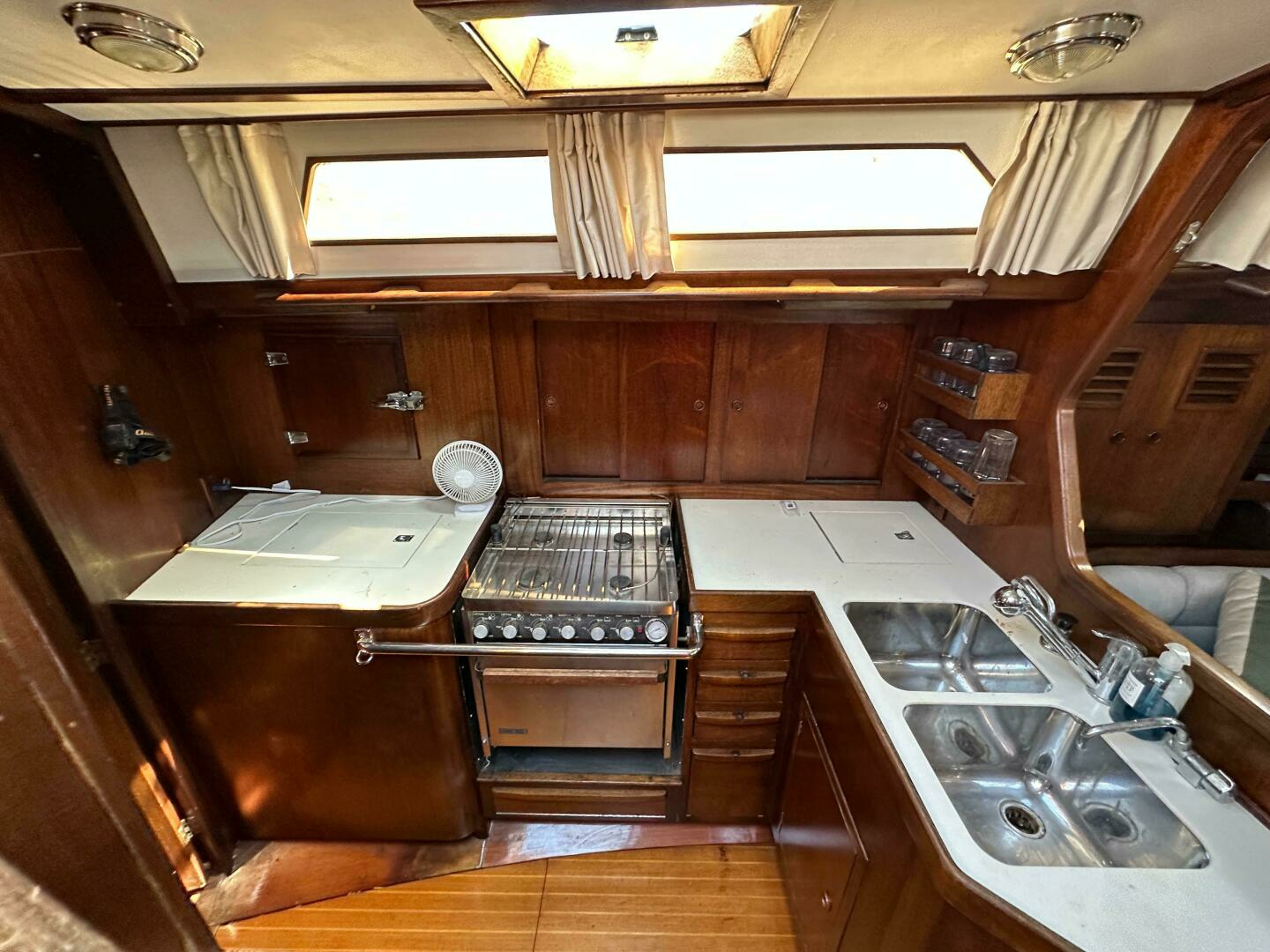 1988 Cambria 46 - Image 13