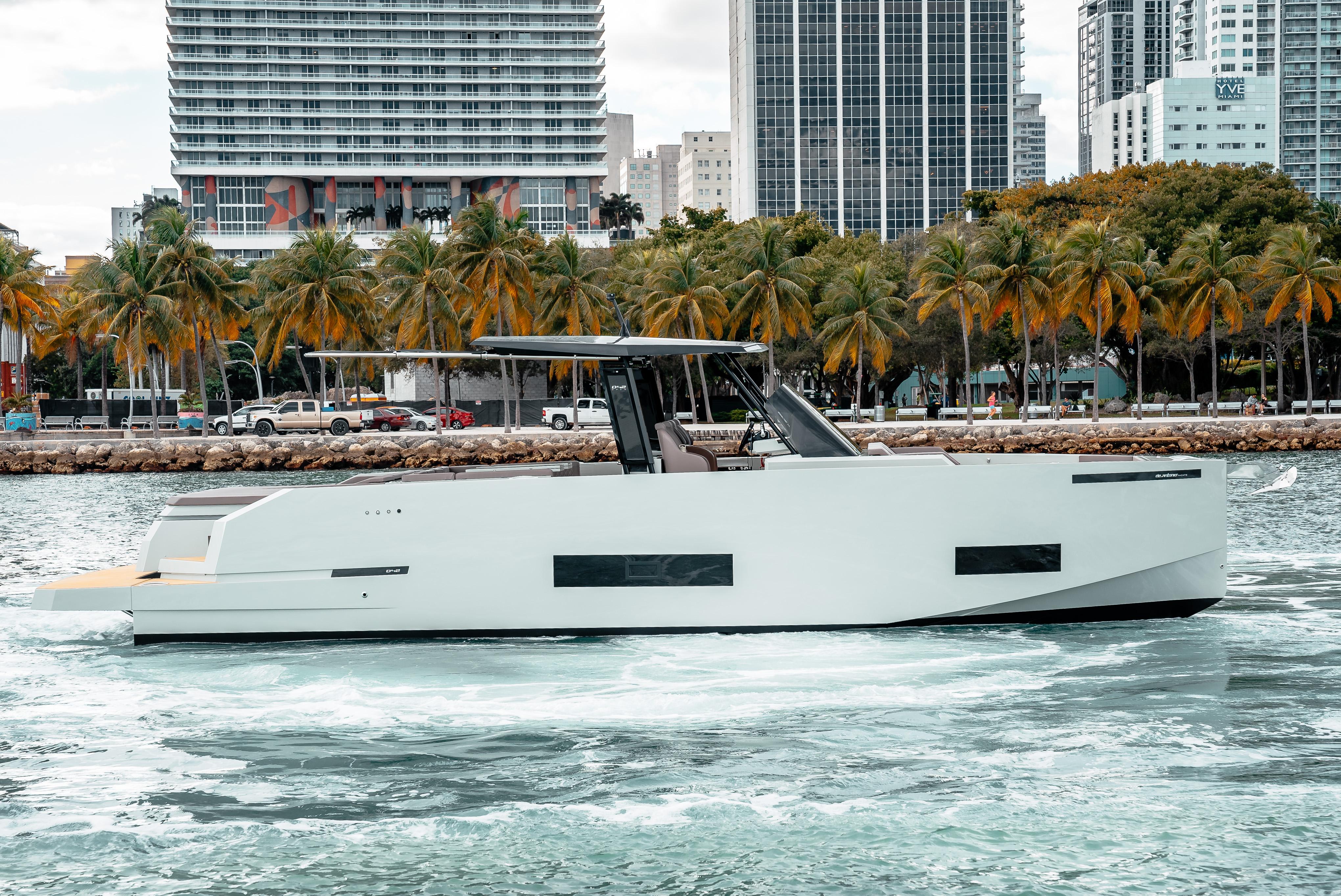 2025 De Antonio Yachts D42