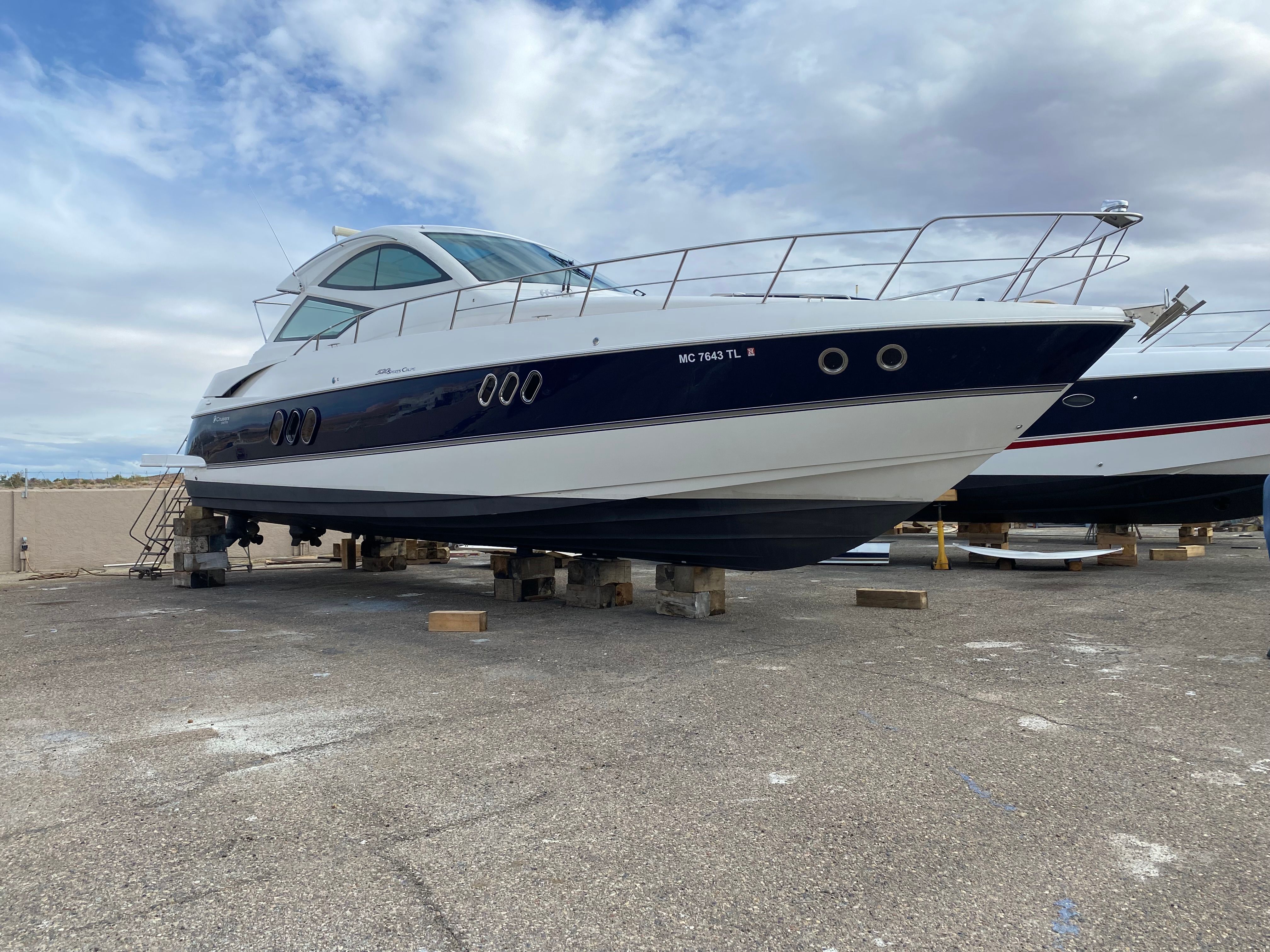 2009 Cruisers Yachts 520 Sports Coupe - 3