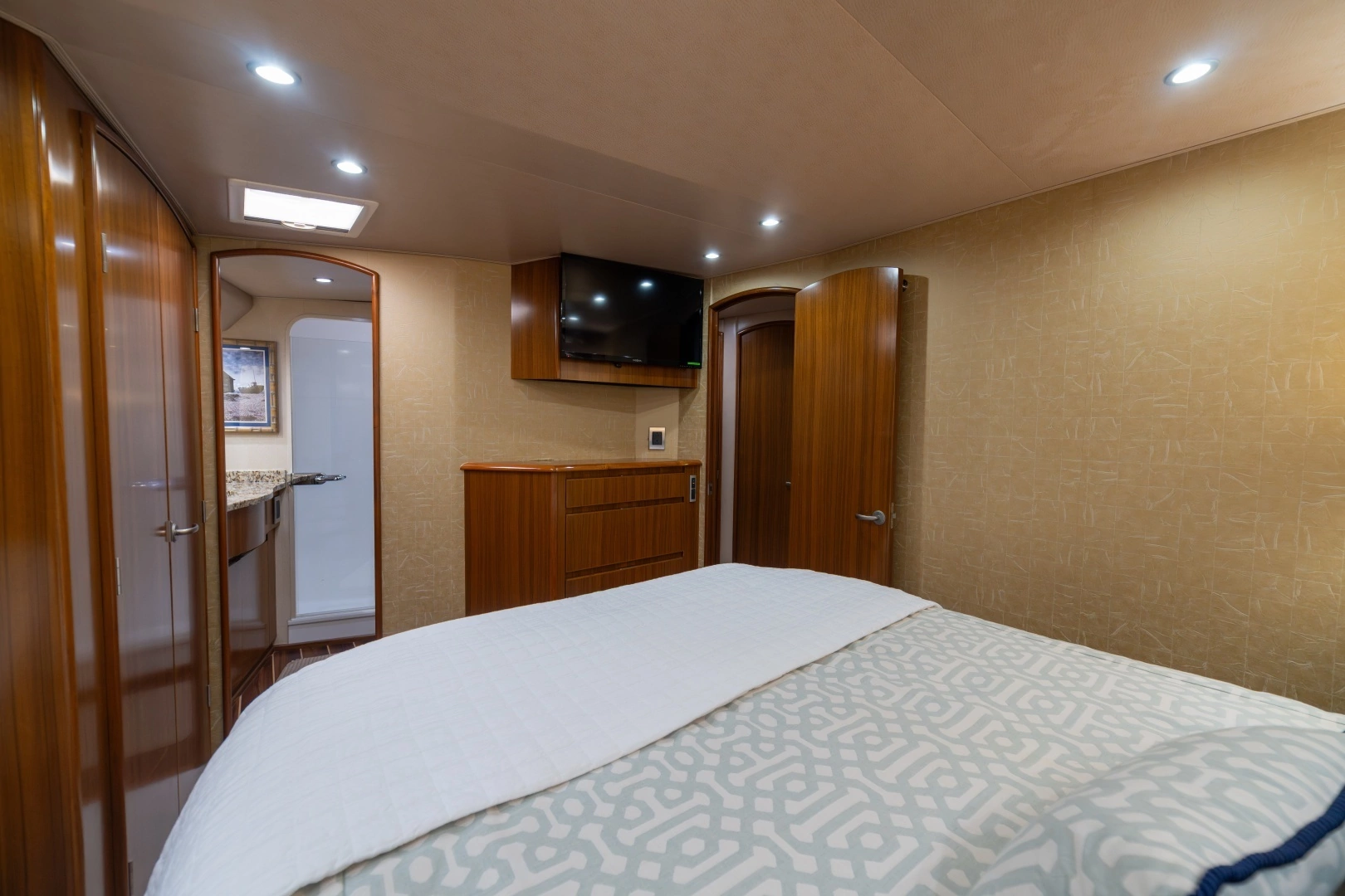 2012 Viking 60 Convertible - Image 53