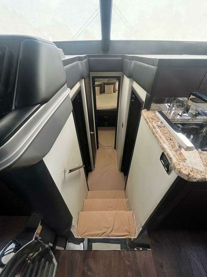 2017 Marquis 500 Sport Yacht - Image 36
