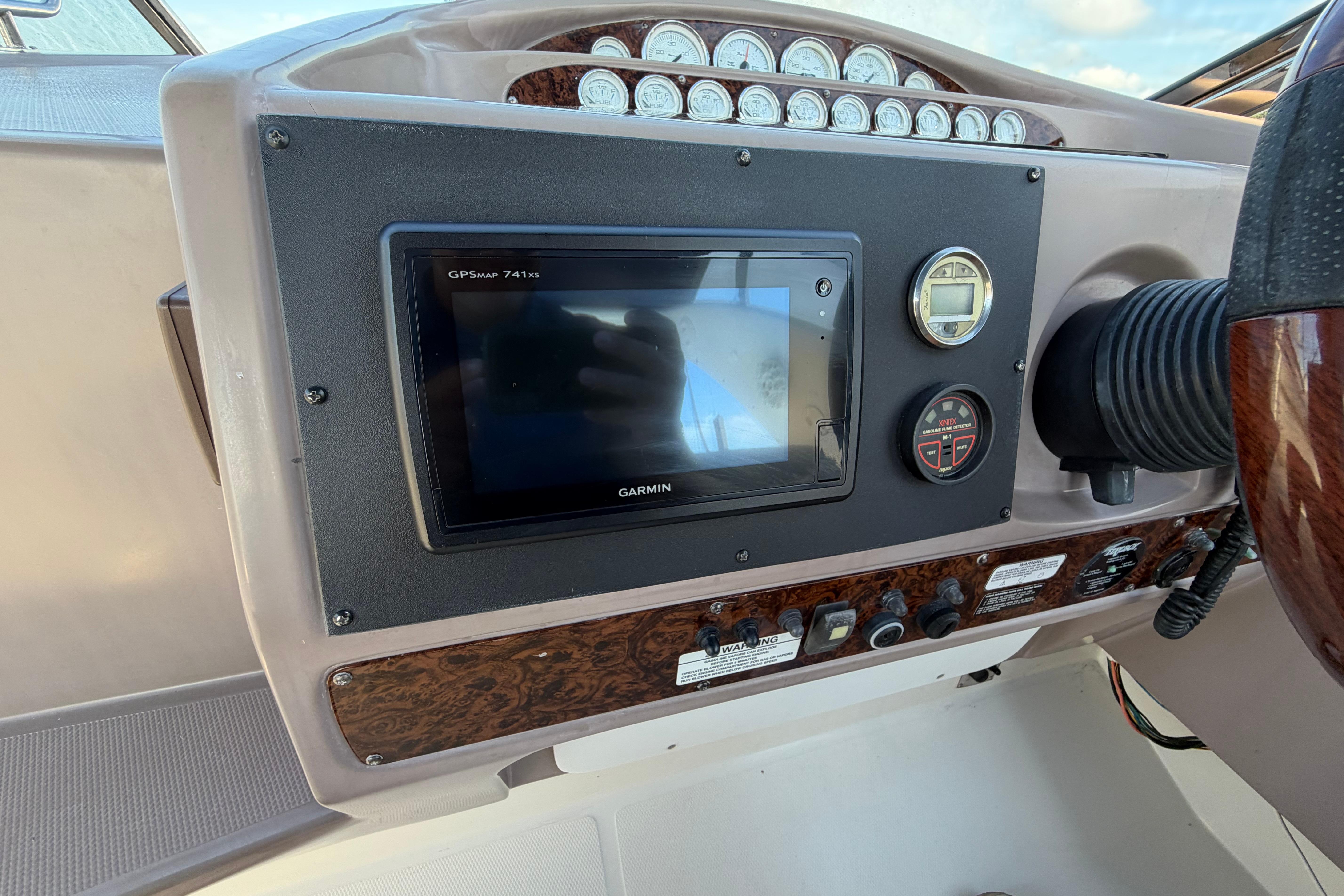 Dashboard of a 2003 Regal Commodore 3260 with Garmin GPS and control gauges.