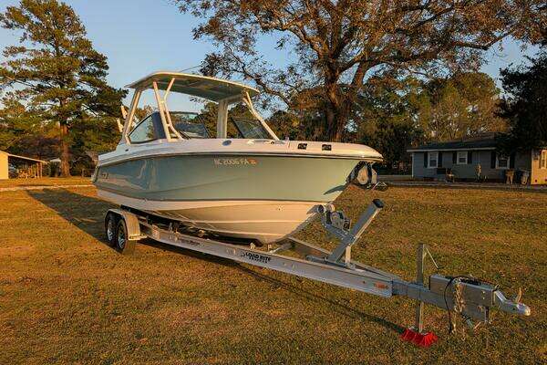 2023 Boston Whaler 240 Vantage