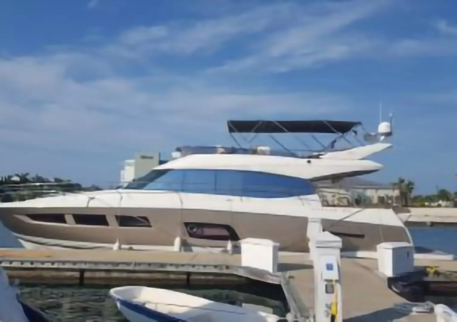 2015 Prestige 550 - Image 2