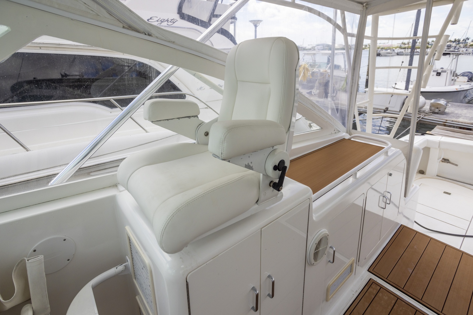 2000 Cabo 45 EXPRESS - Image 19