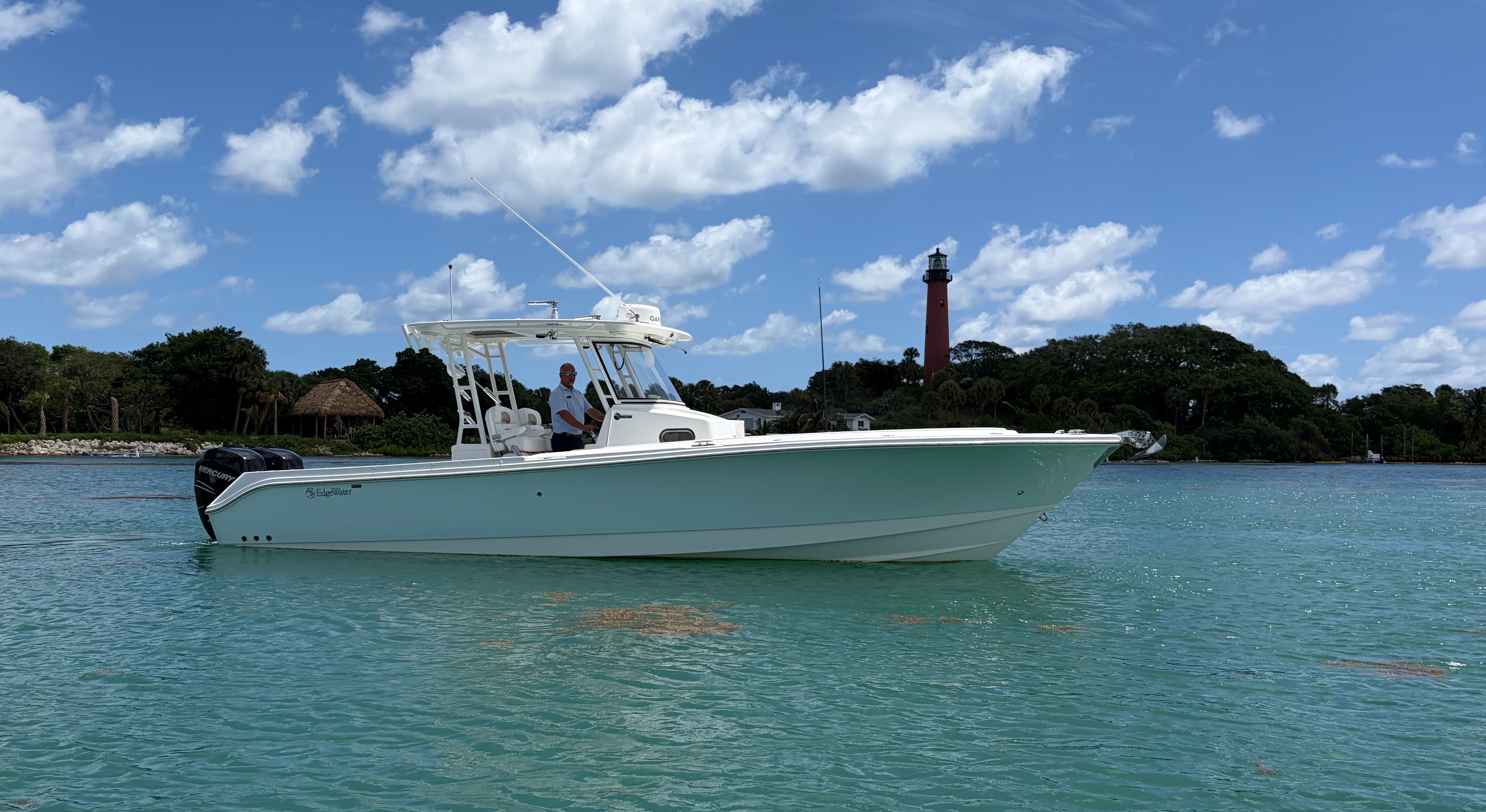 2017 Edgewater 320 CC