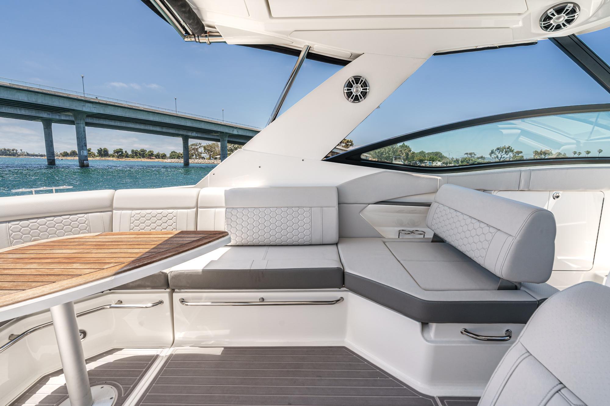 2024 Sea Ray Sundancer 320 Outboard - 39