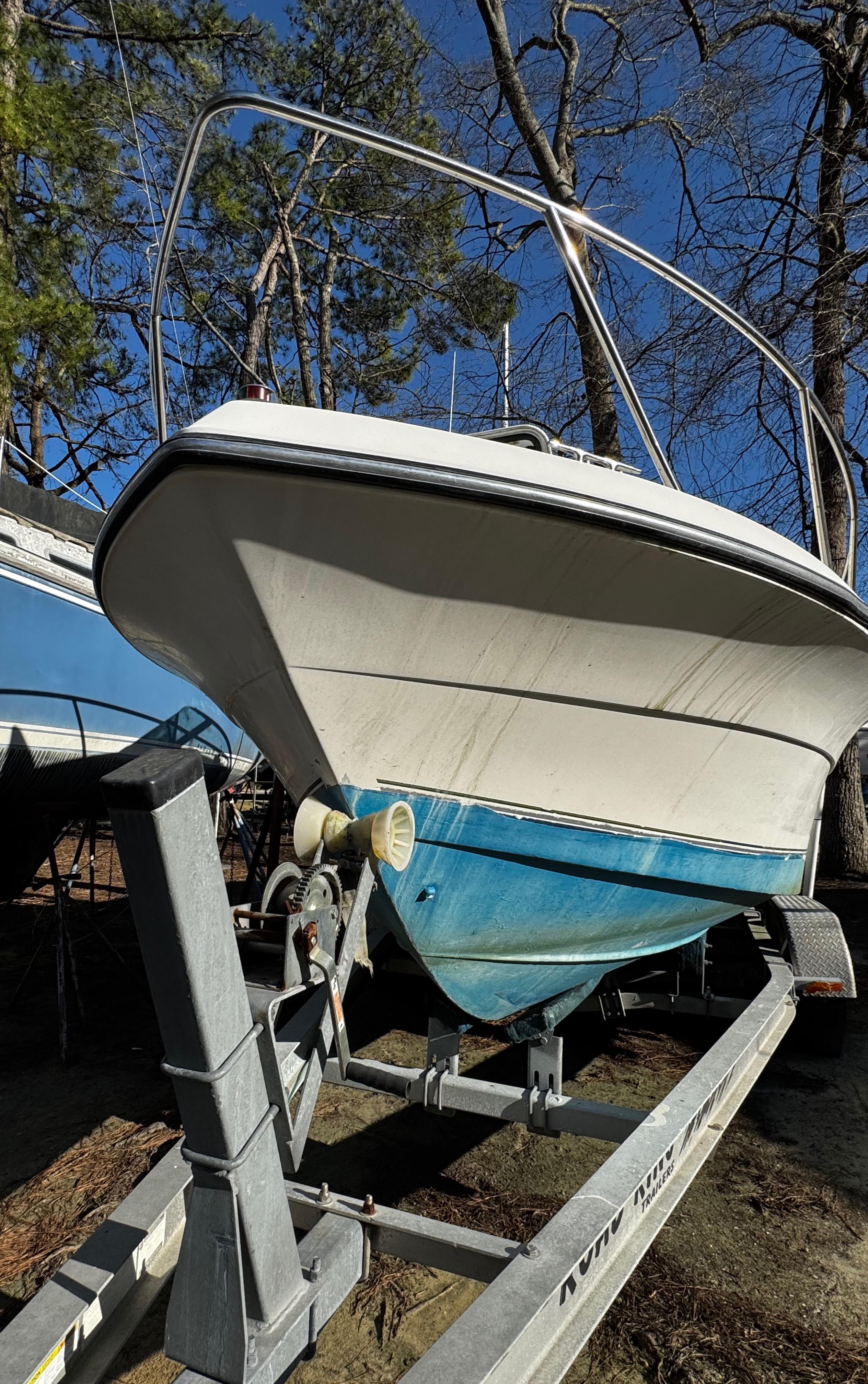 2001 Aquasport 215 Explorer