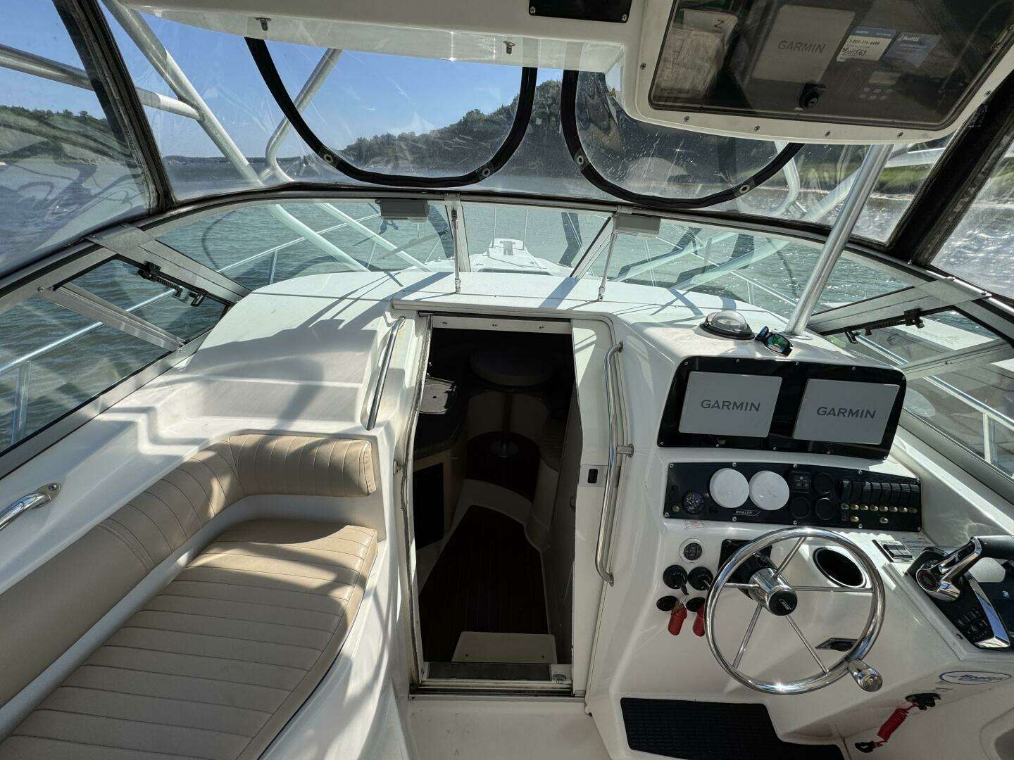1999 Boston Whaler 28 Conquest - Image 31