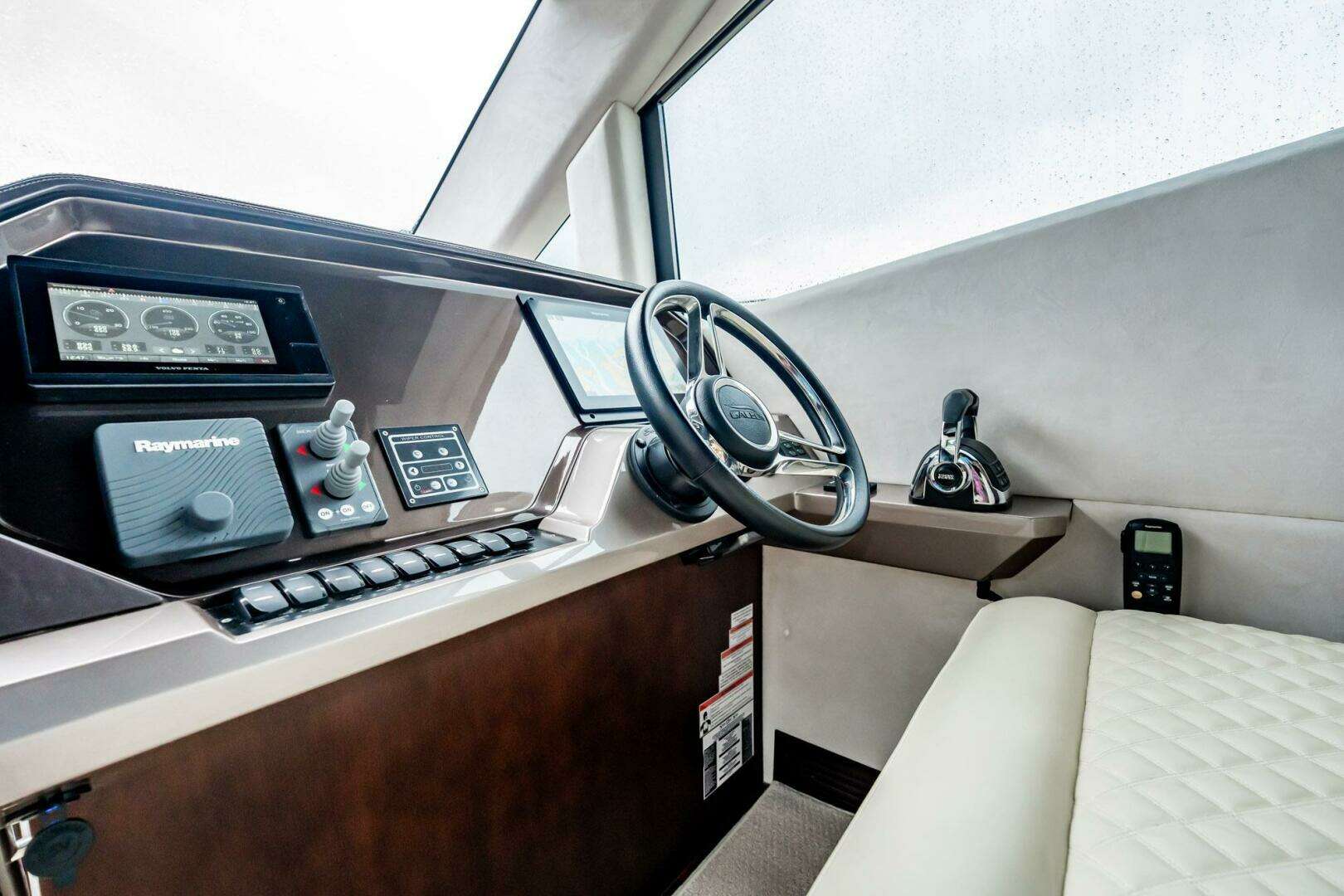 2017 Galeon 510 Skybridge - Image 20