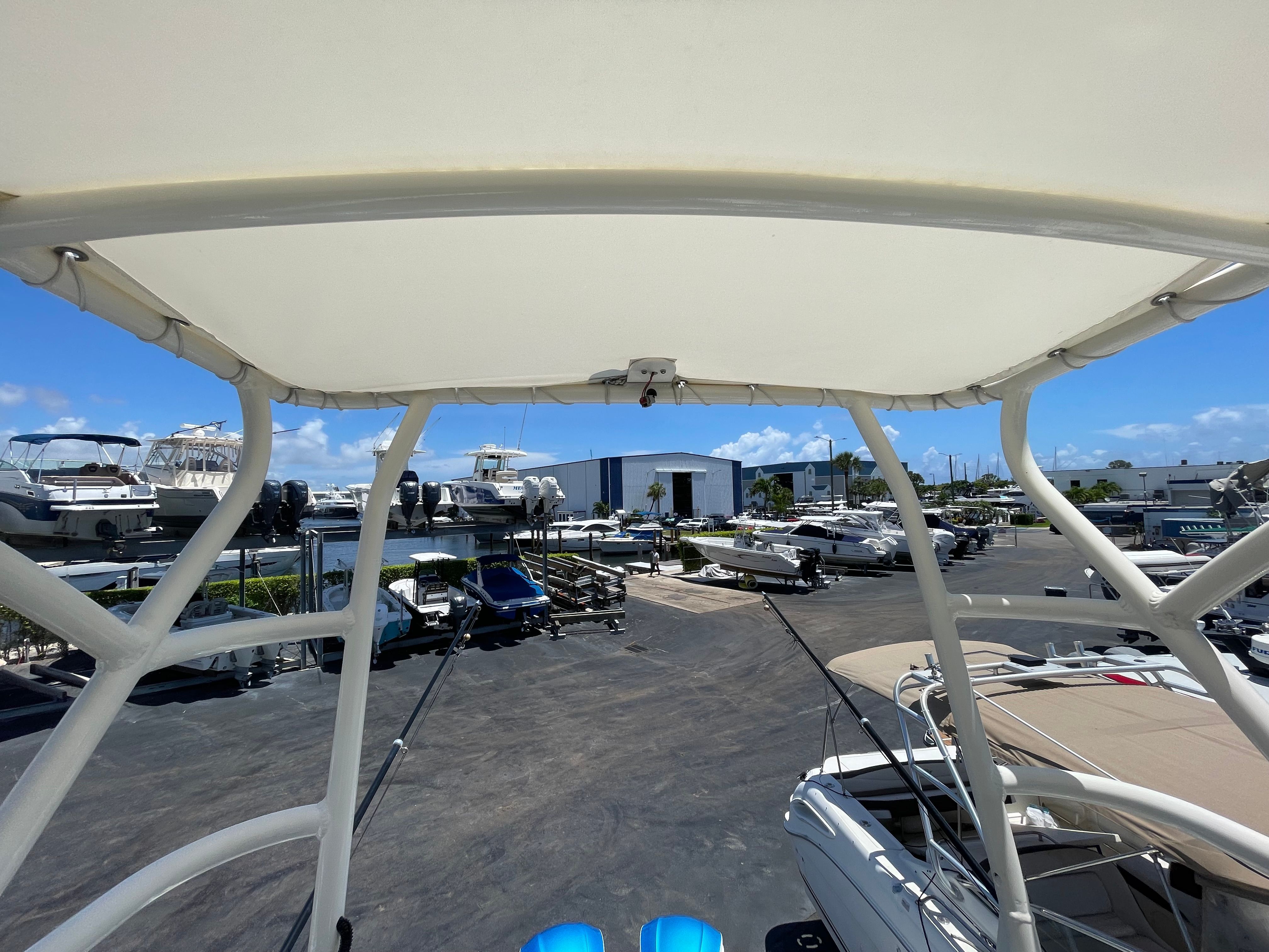 2017 Everglades 325 Center Console - 74