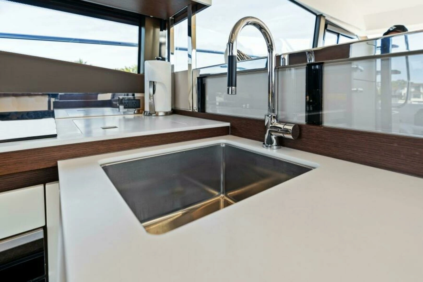 2020 Prestige 520 Flybridge - Image 11
