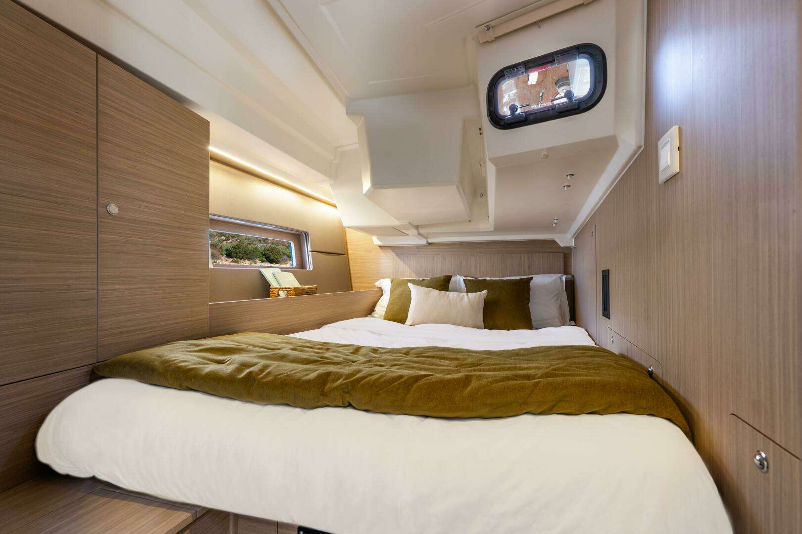 2026 Beneteau Oceanis 47 - Image 12