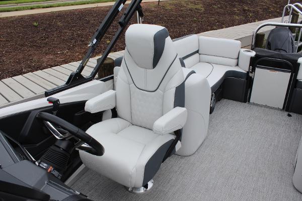 2025 Tahoe Pontoon Cascade Quad Lounger with luxurious seating and modern design.