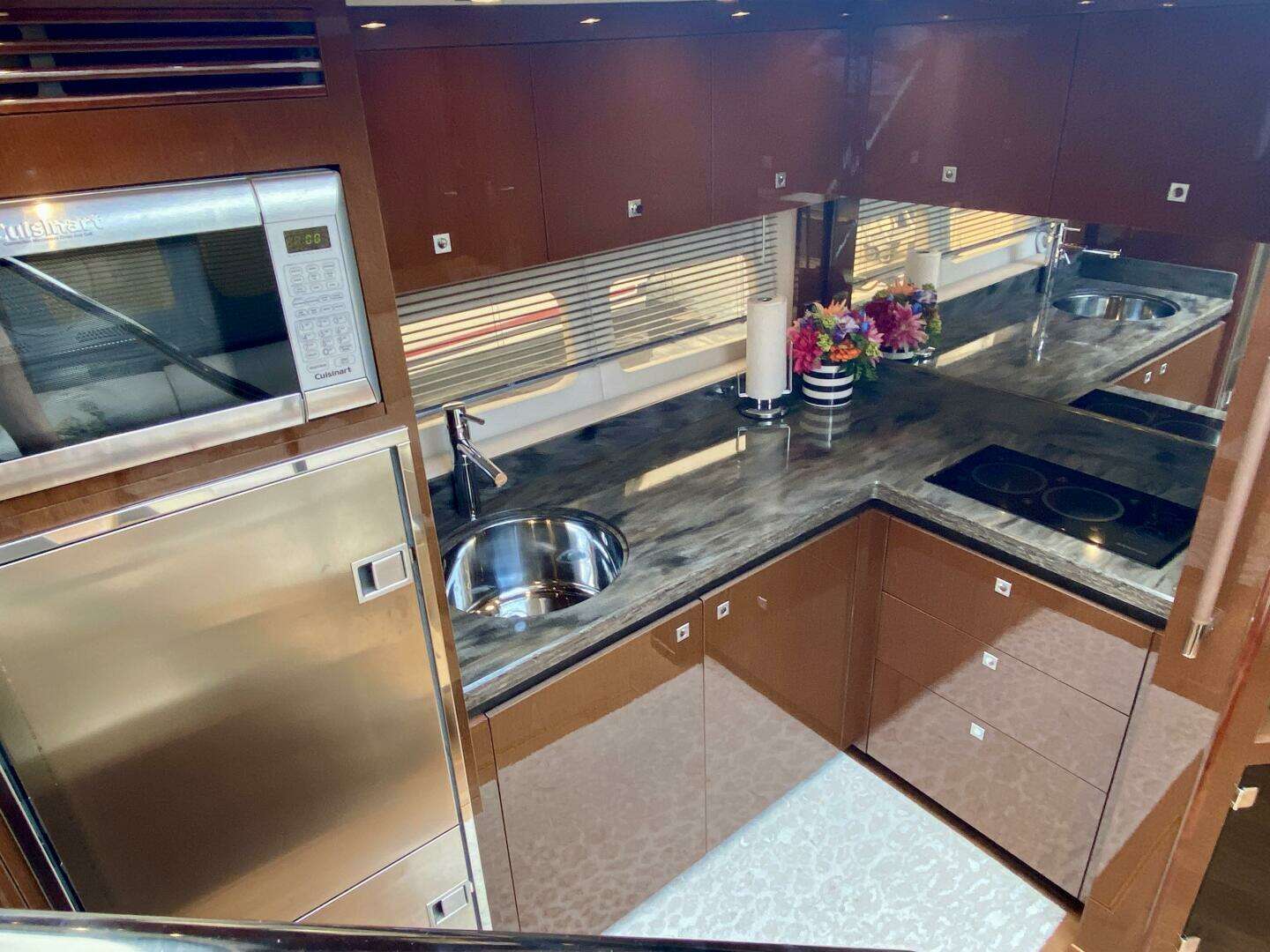 2015 Sea Ray 510 Sundancer - Image 4