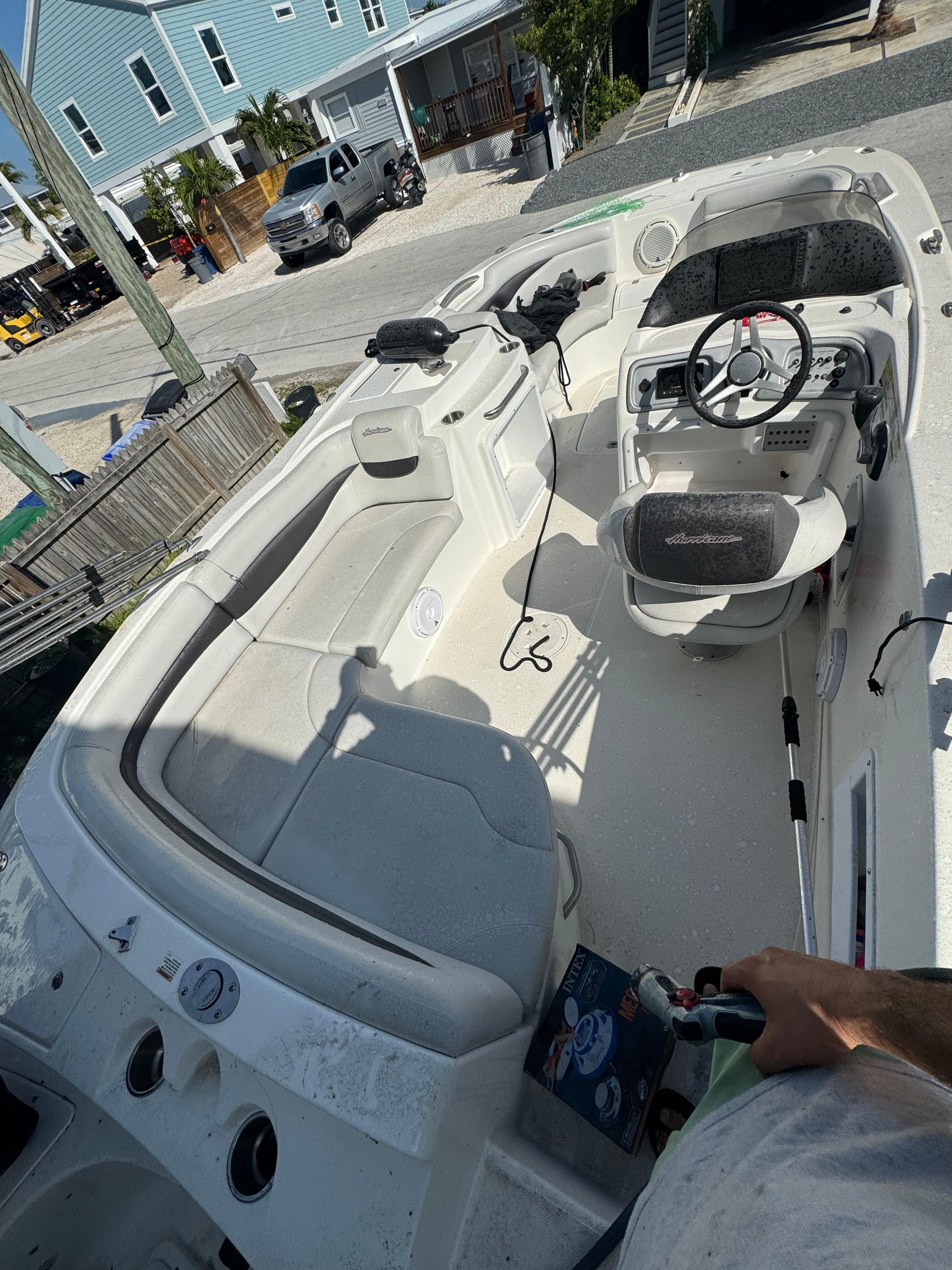 2017 Hurricane SunDeck Sport 203 OB - 8
