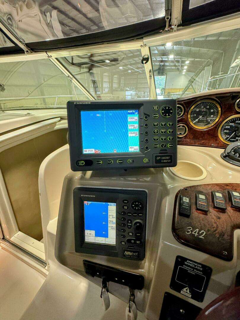 2002 Rinker 342 Fiesta Vee - Image 8