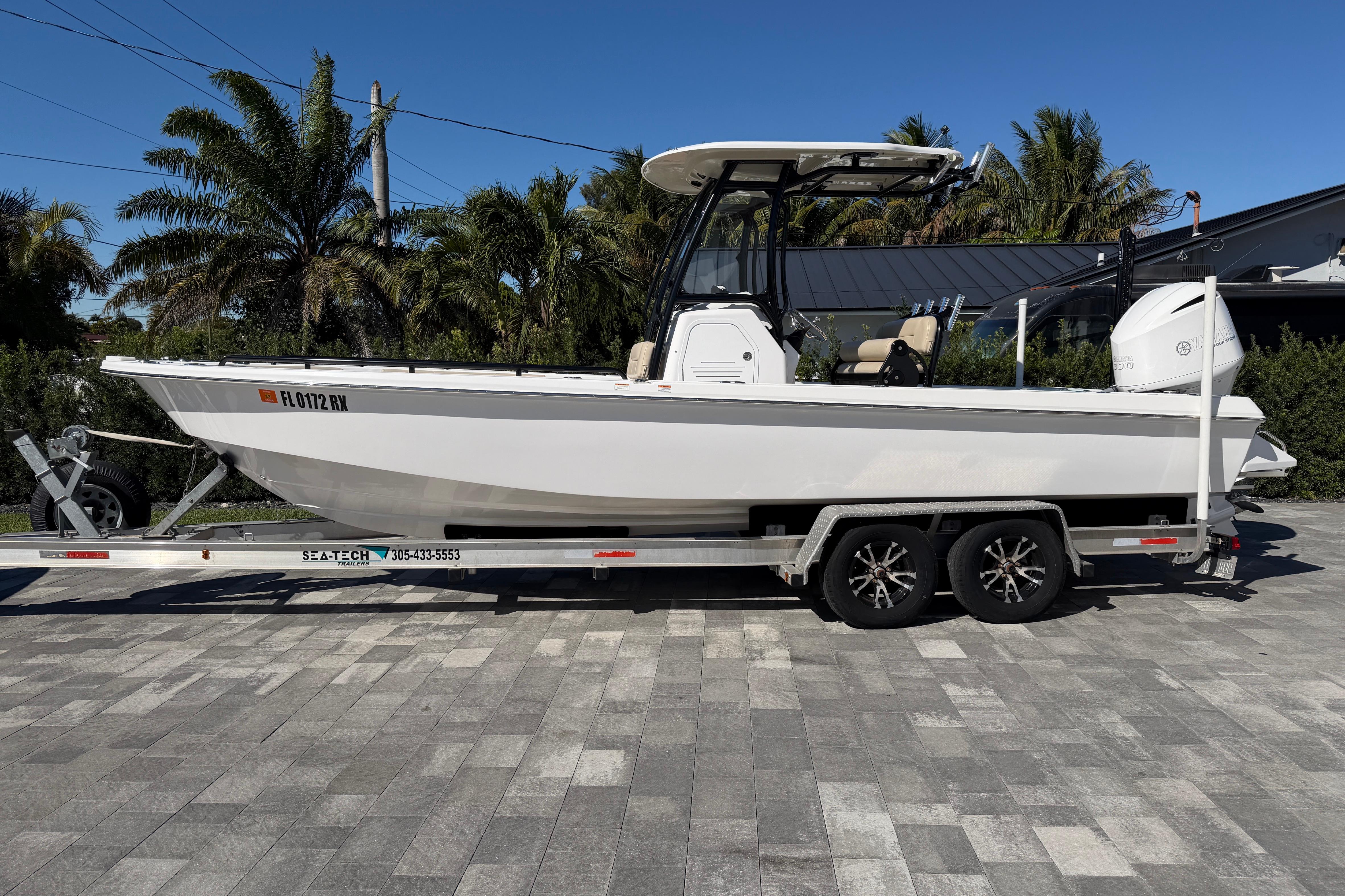 2019 Everglades 243 Center Console