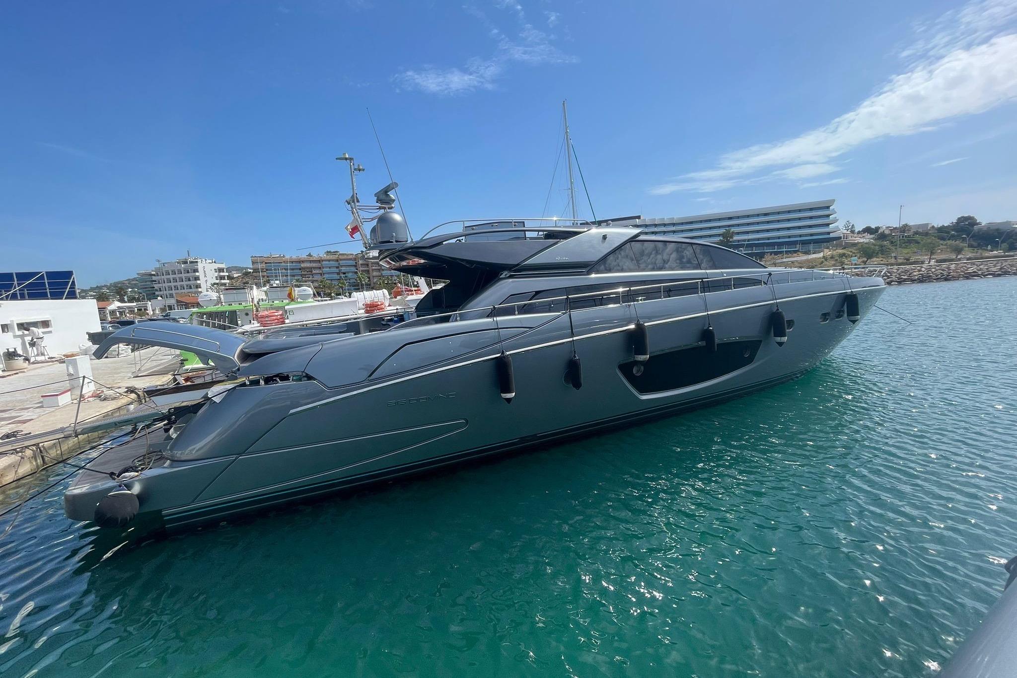 2010 Riva 86' Domino