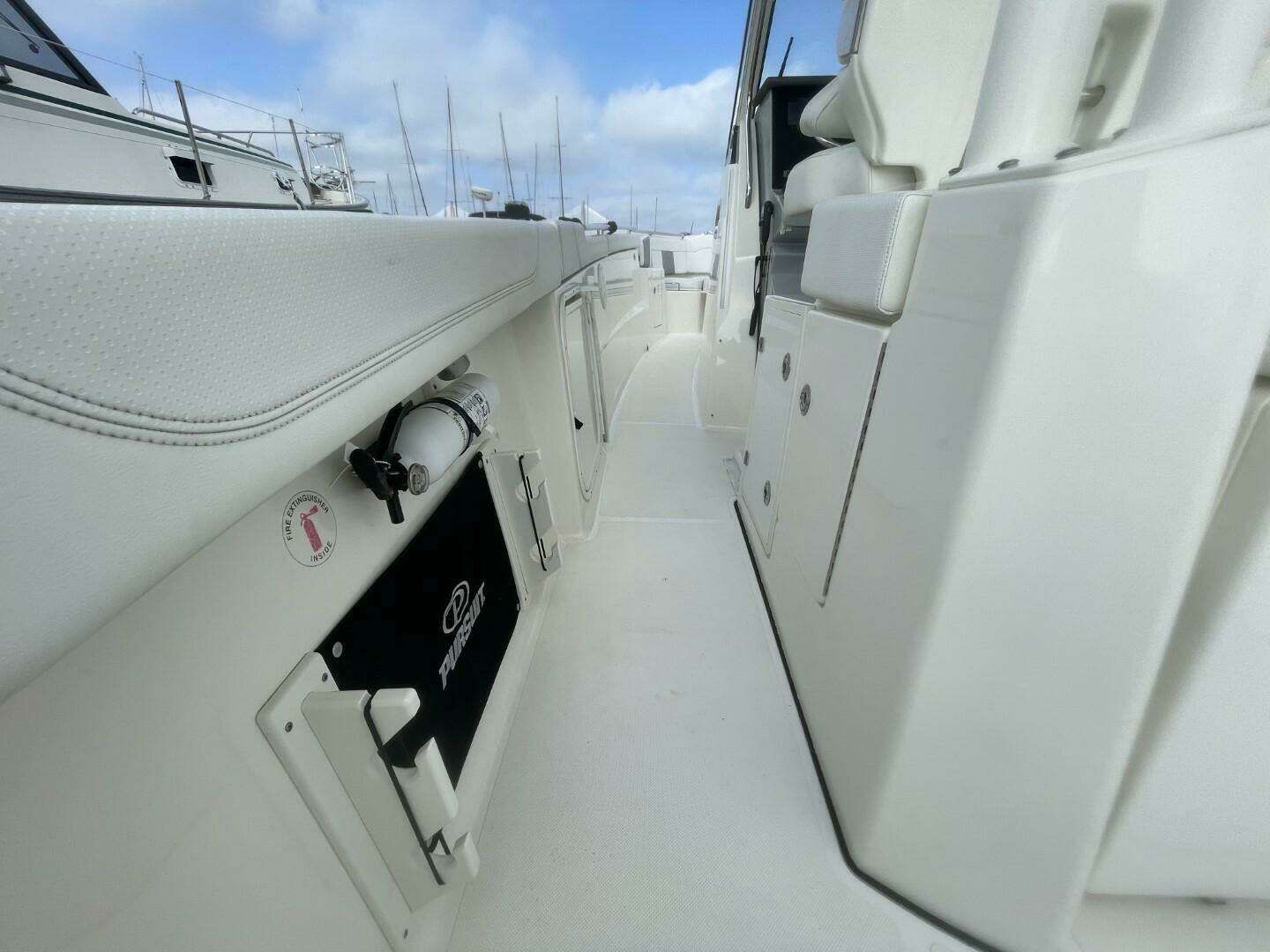2021 Pursuit S 328 Sport - Image 13