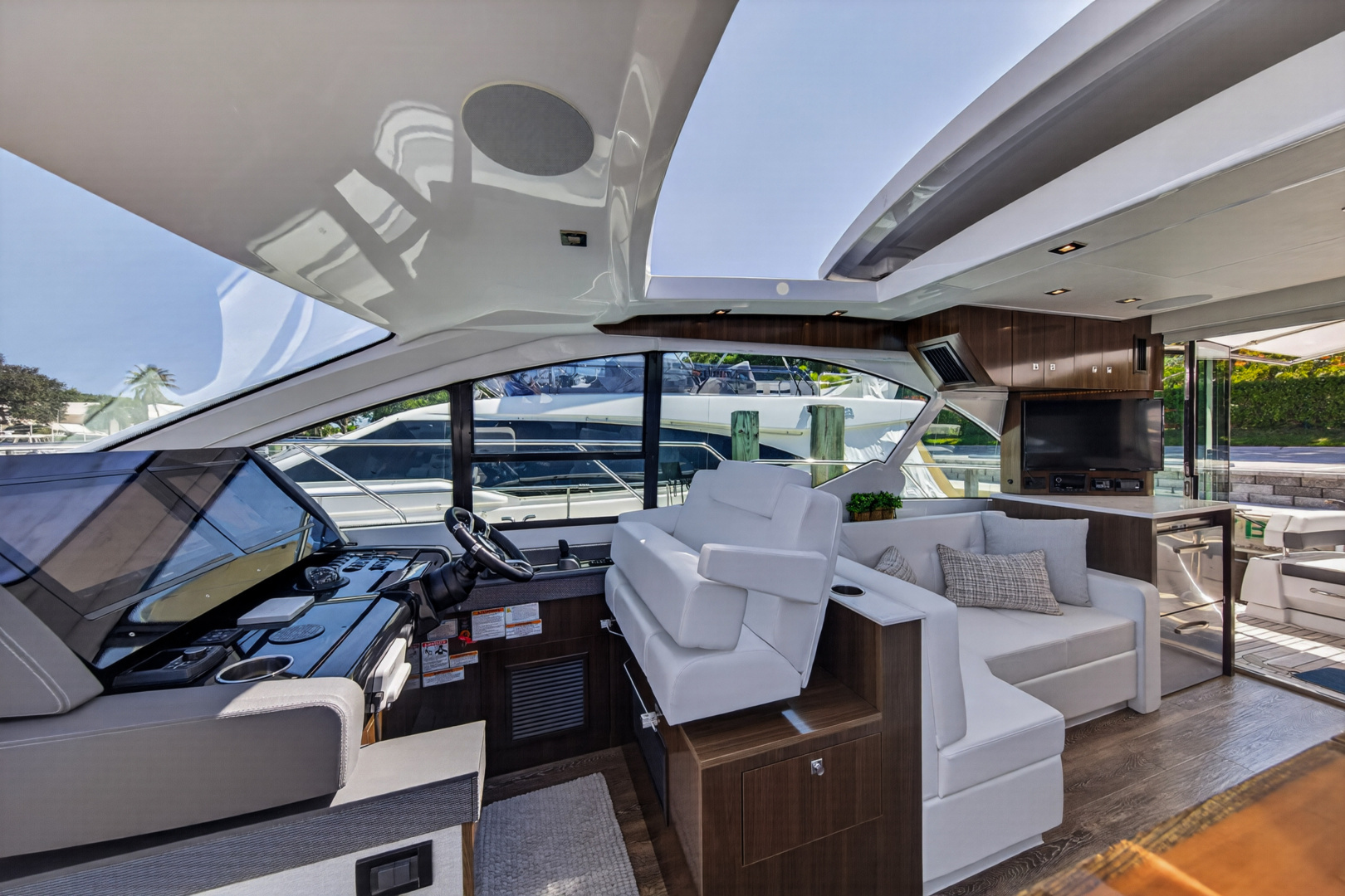2023 Cruisers Yachts 50 CANTIUS - Image 50