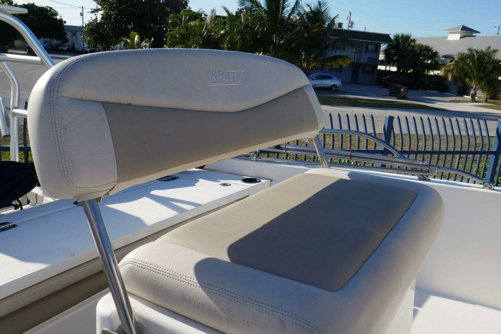 2020 Boston Whaler 210 Dauntless - Image 9