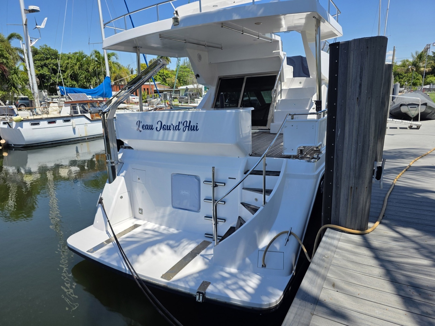 2001 Horizon Sundeck - Image 3